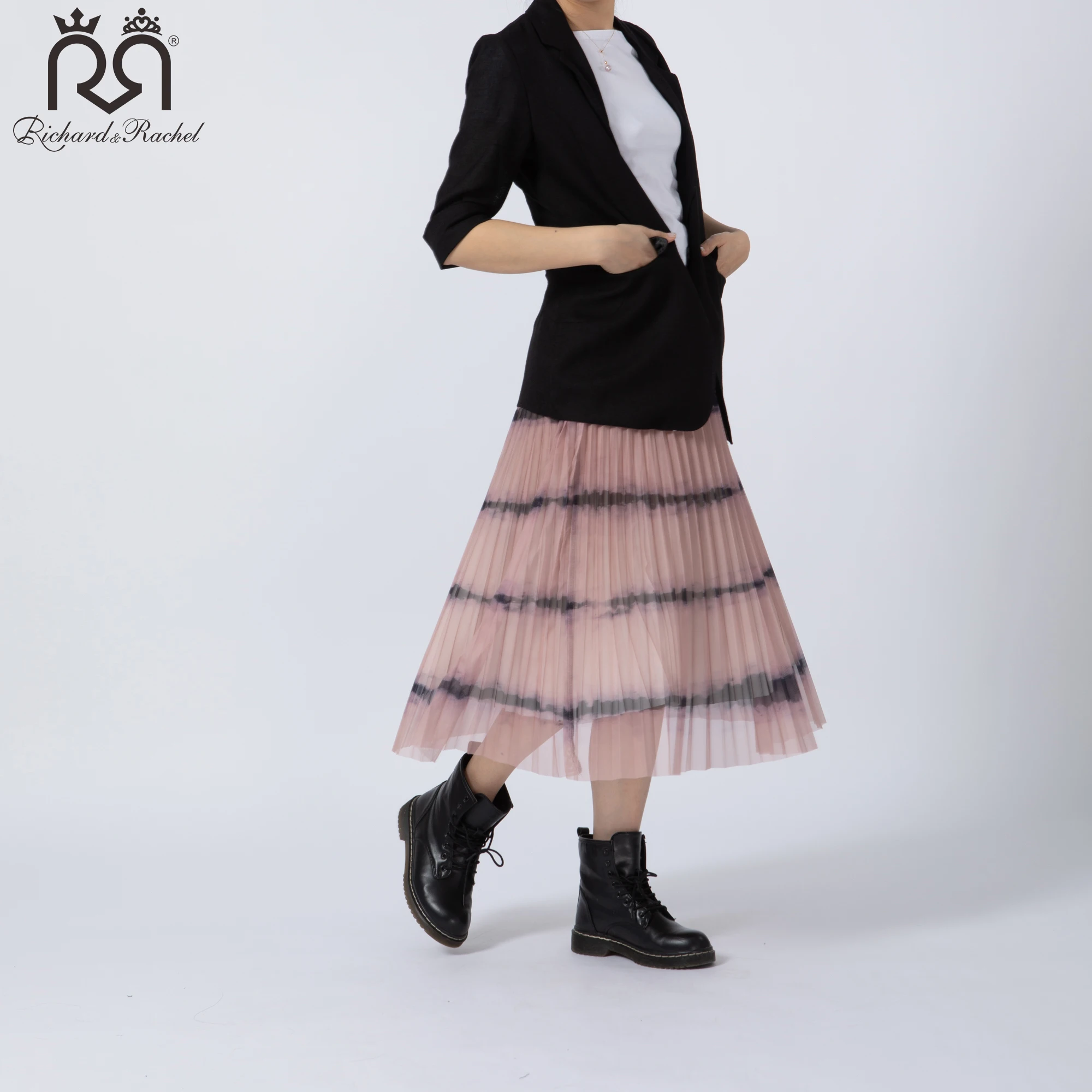 
High Quality Ladies Fashion Pleated Skirt Long Sleeve Pleated Skirt Set Clothing for Sale 
