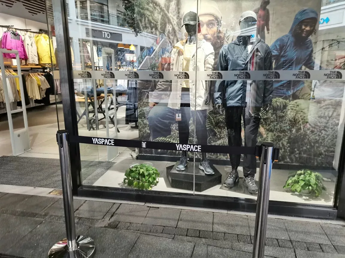 Retractable belt Barrier Stand For Supermarket Waiting Queue Line Crowd Control