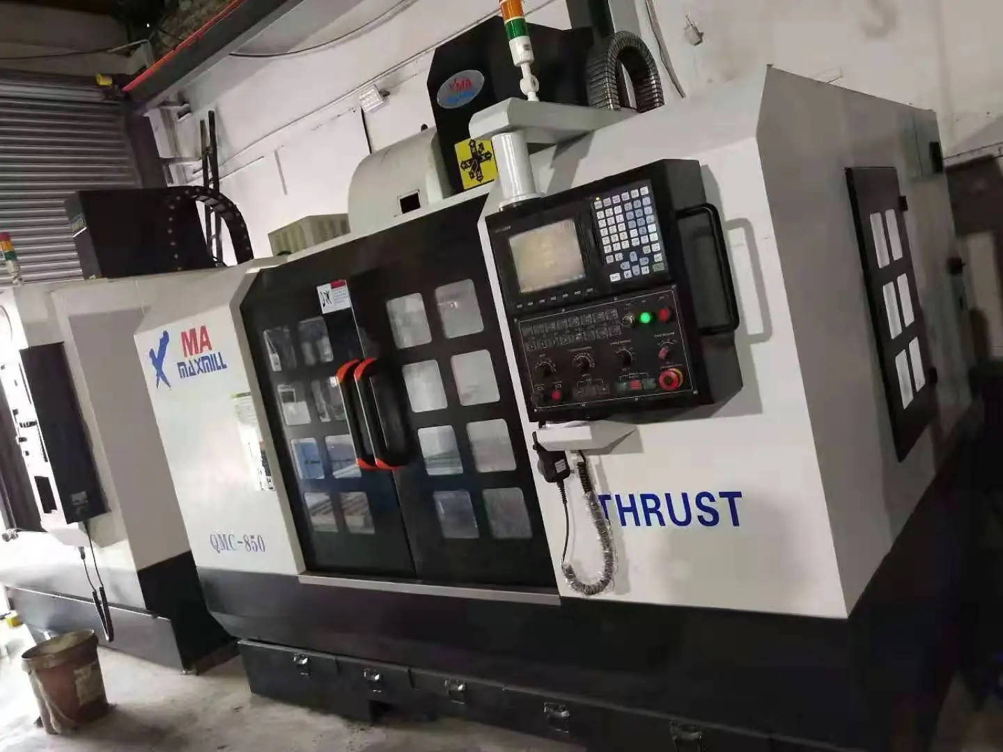 Подержанный вертикальный обрабатывающий центр с ЧПУ VMC 850 тайваньского бренда по низкой цене для продажи