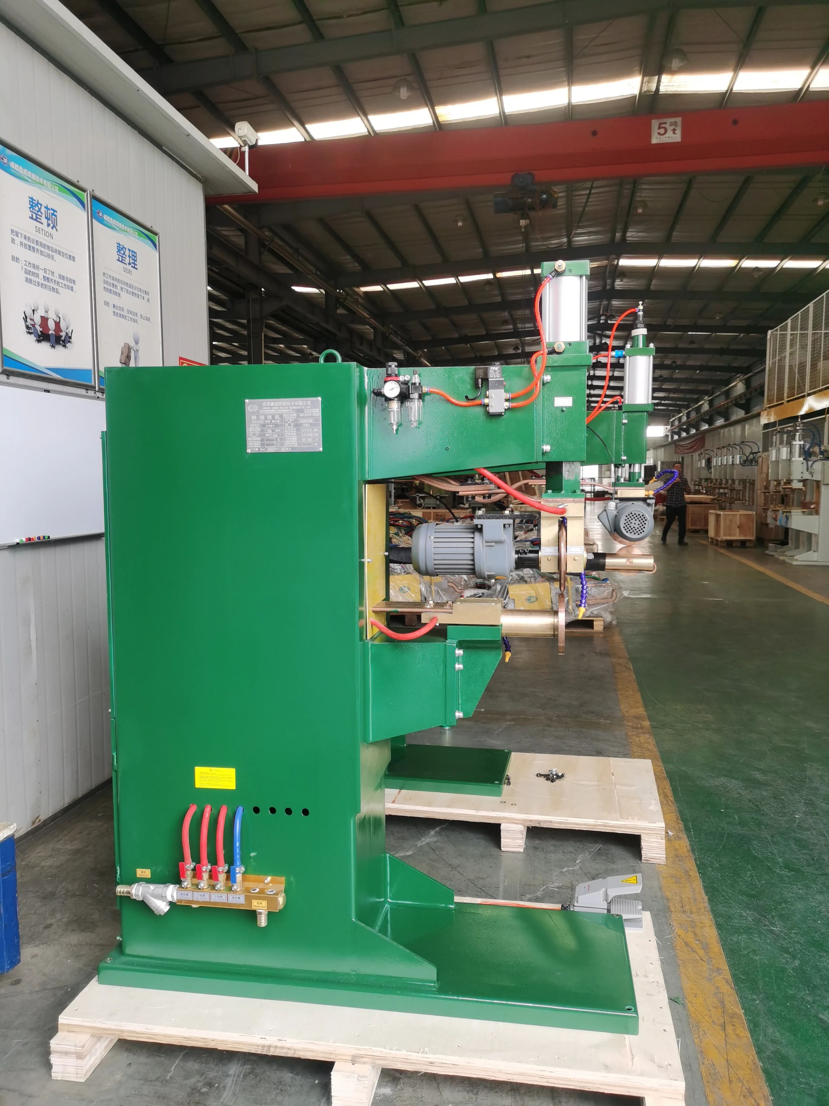 High Efficiency And Quality Automobile Manufacturing Sheet Metal Processing Spot Welders Robot