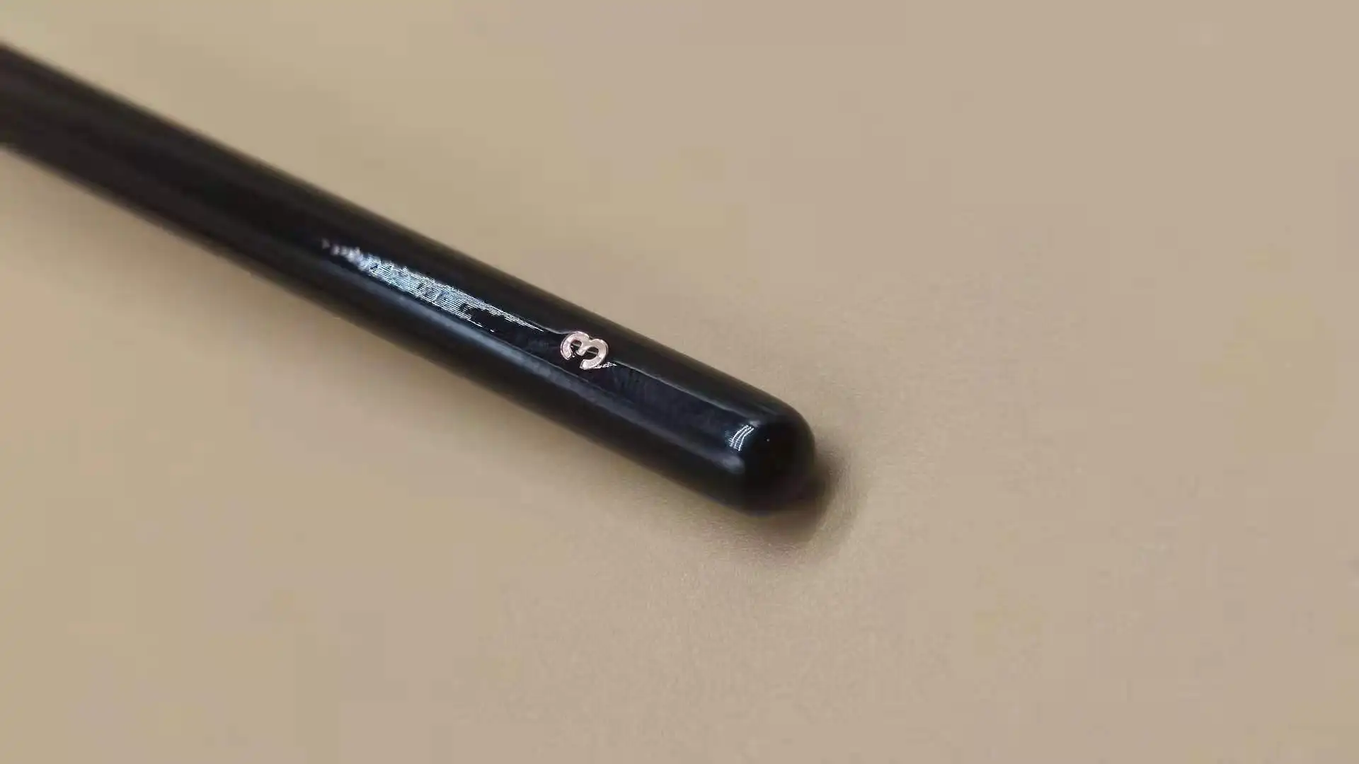 Wholesale Professional custom Logo Golden brown Facial Synthetic Fiber Makeup Brush