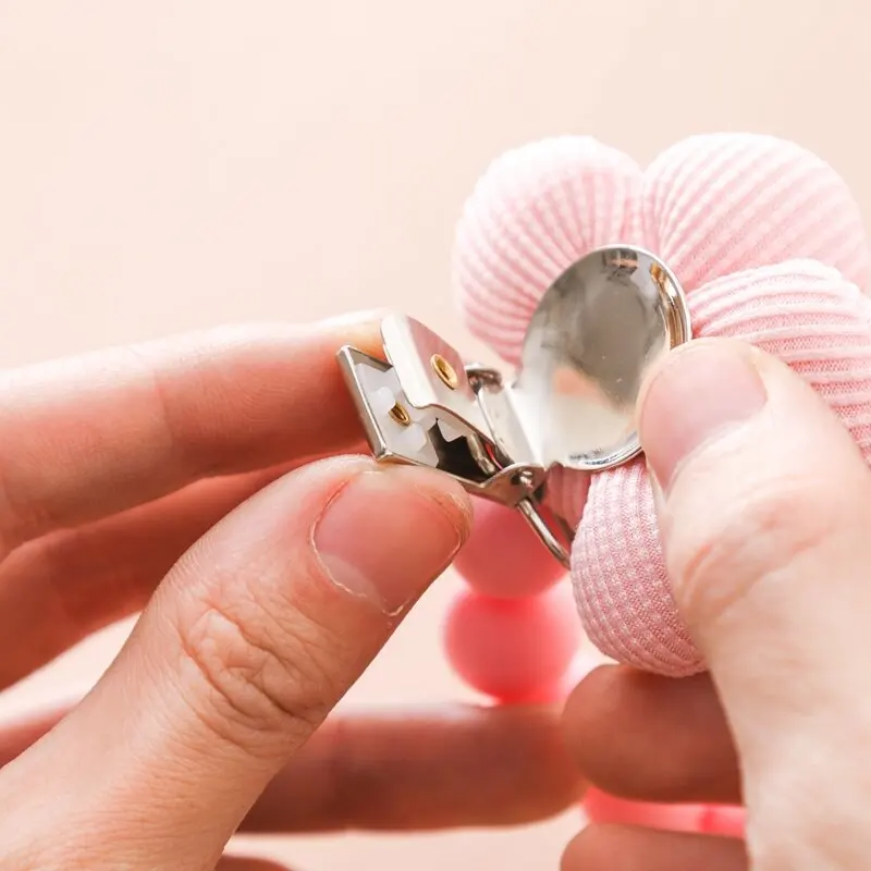 New Baby Pacifier Flower Pacifier Chain Stainless Steel Buckle Baby Can Chew Silicone Pacifier Chain Anti Drop Hanging Rope