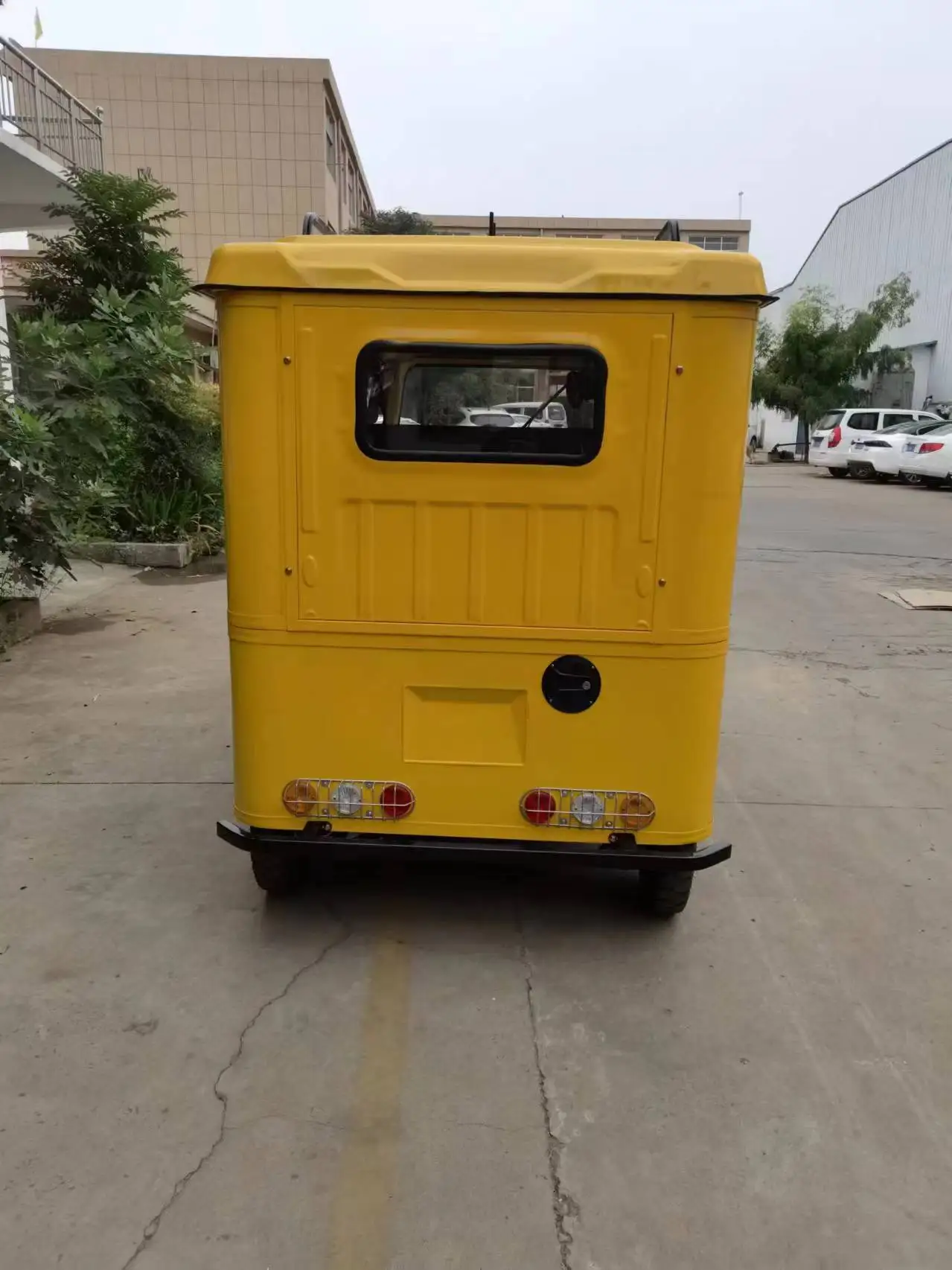 Passenger Motorized Tricycle With Cabin Moto Taxi Gasoline Tvs Tricycle Tuk Tuk Adult Passenger Tricycle 3 Wheel With Seat