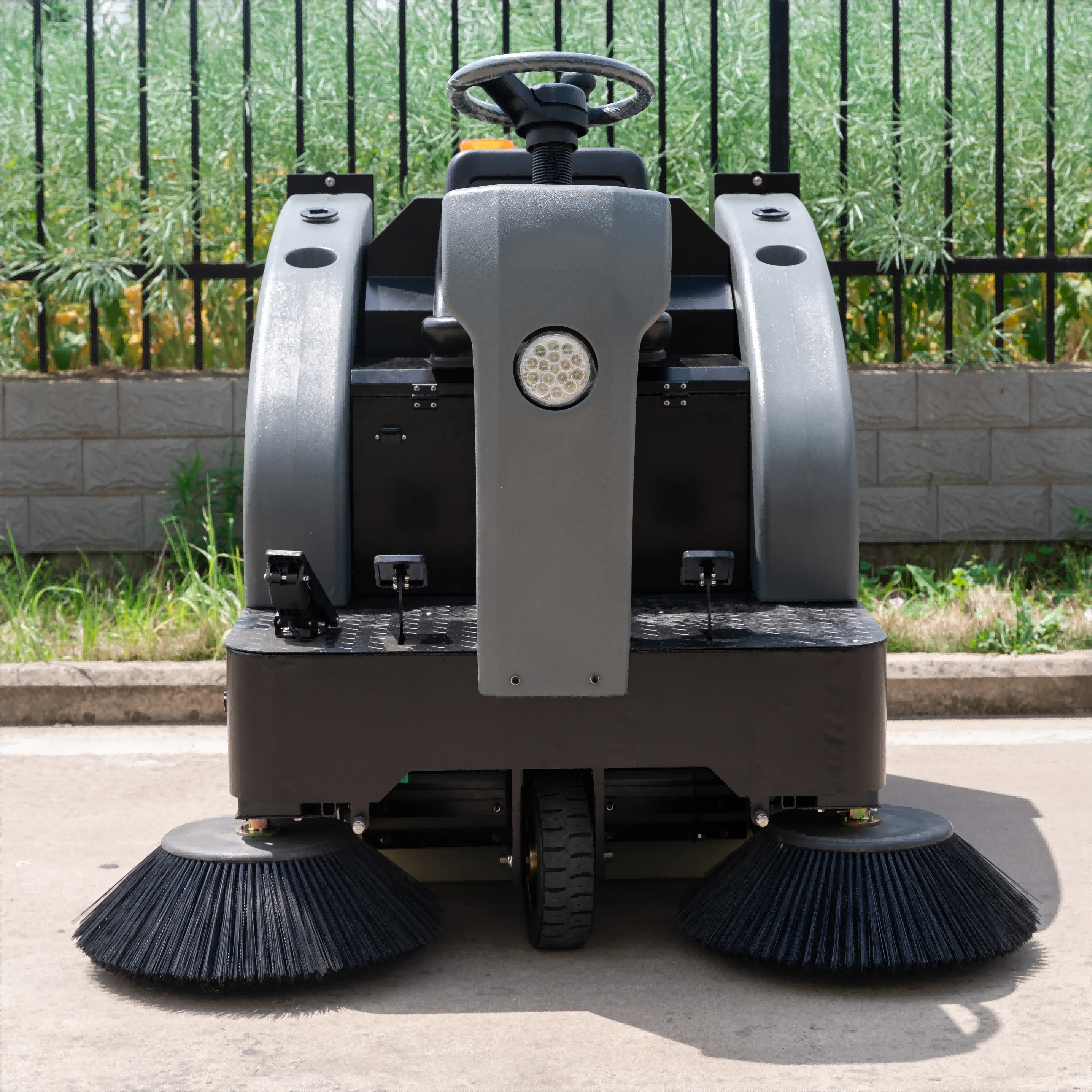 Best Price IronBee Factory Wholesale Electric Floor Sweeper Machine Road Industrial Ride On Floor Sweepers For Factory Warehouse