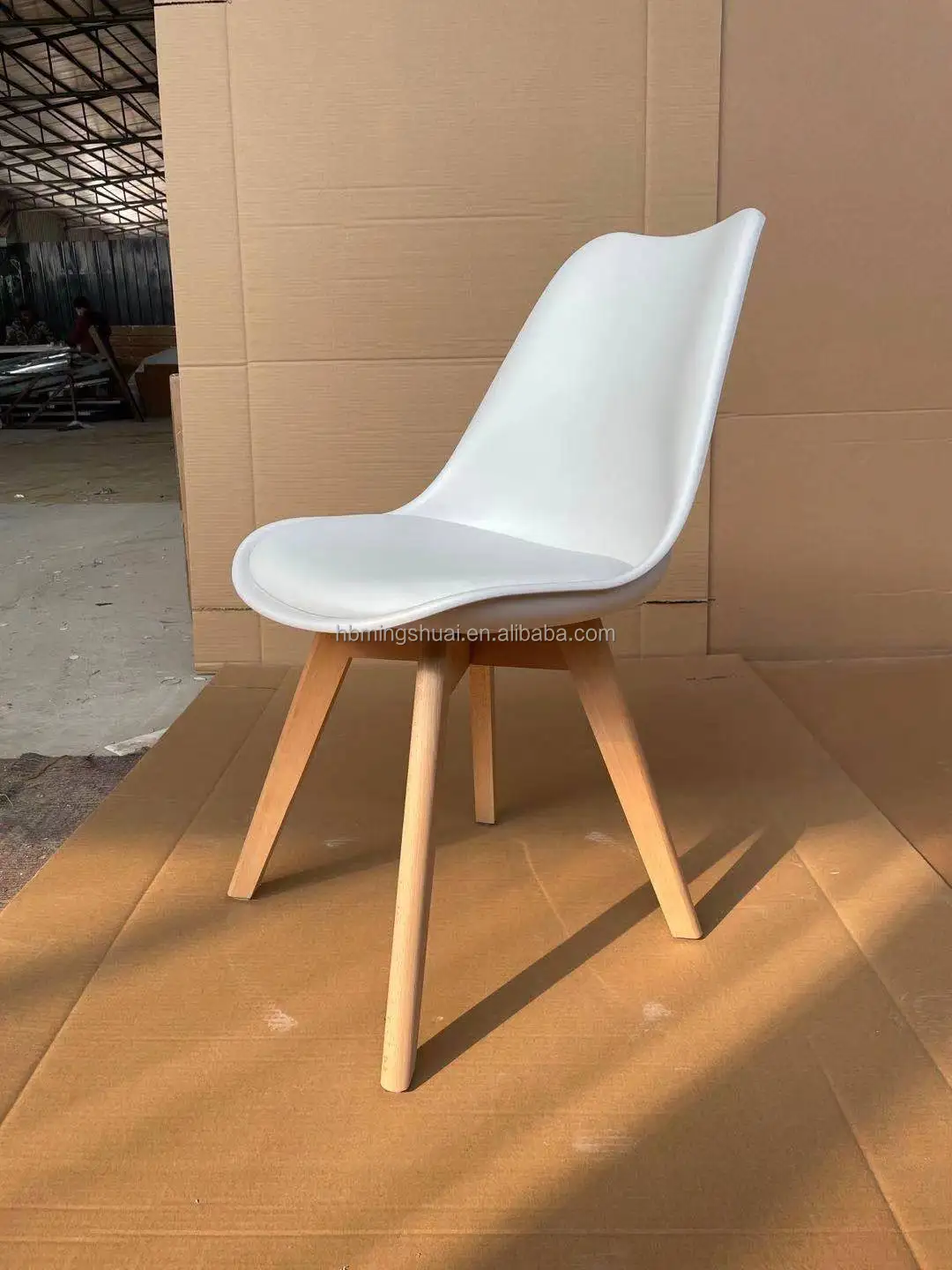 High Quality Plastic Chairs for Dining Room or Restaurant with PU Cushion