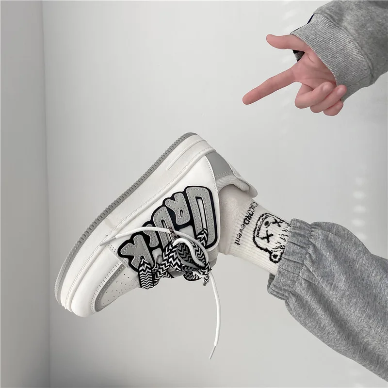 2022 new little white shoes for women with small niche design shoes