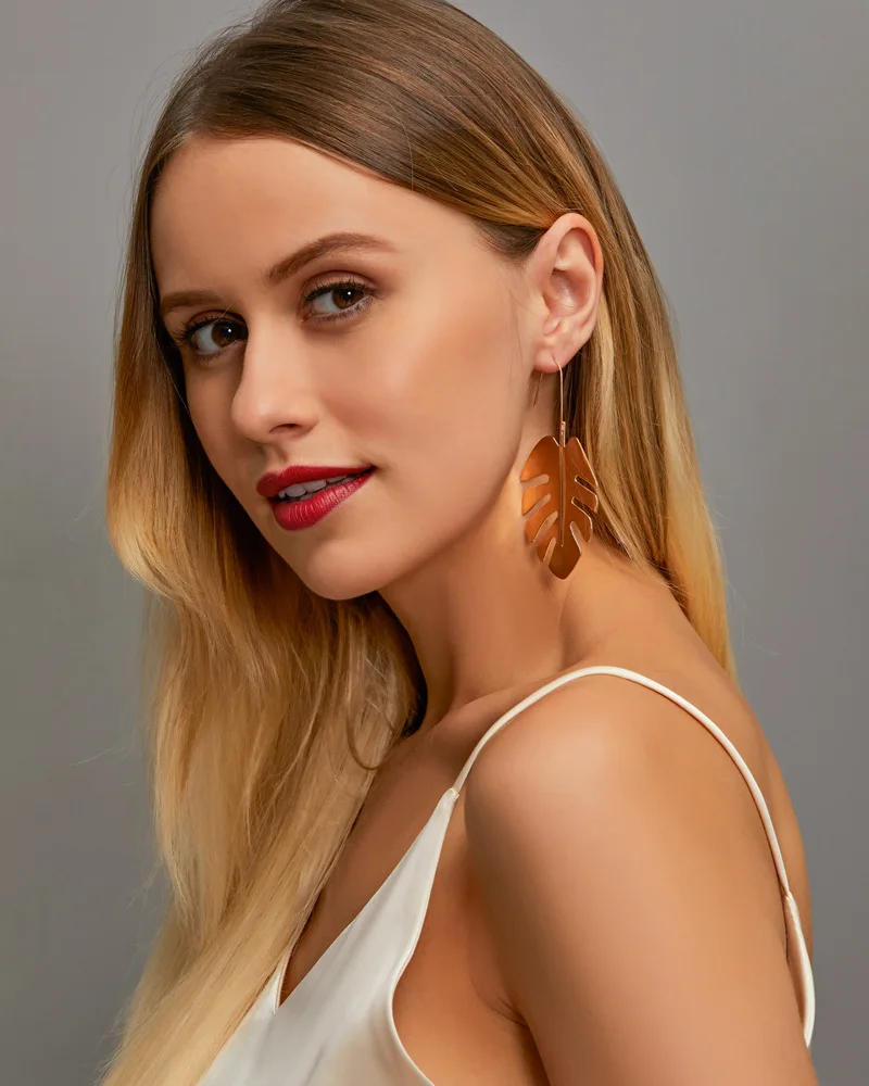 Модные висячие серьги с изящными листьями, легкие длинные висячие серьги с покрытием для женщин