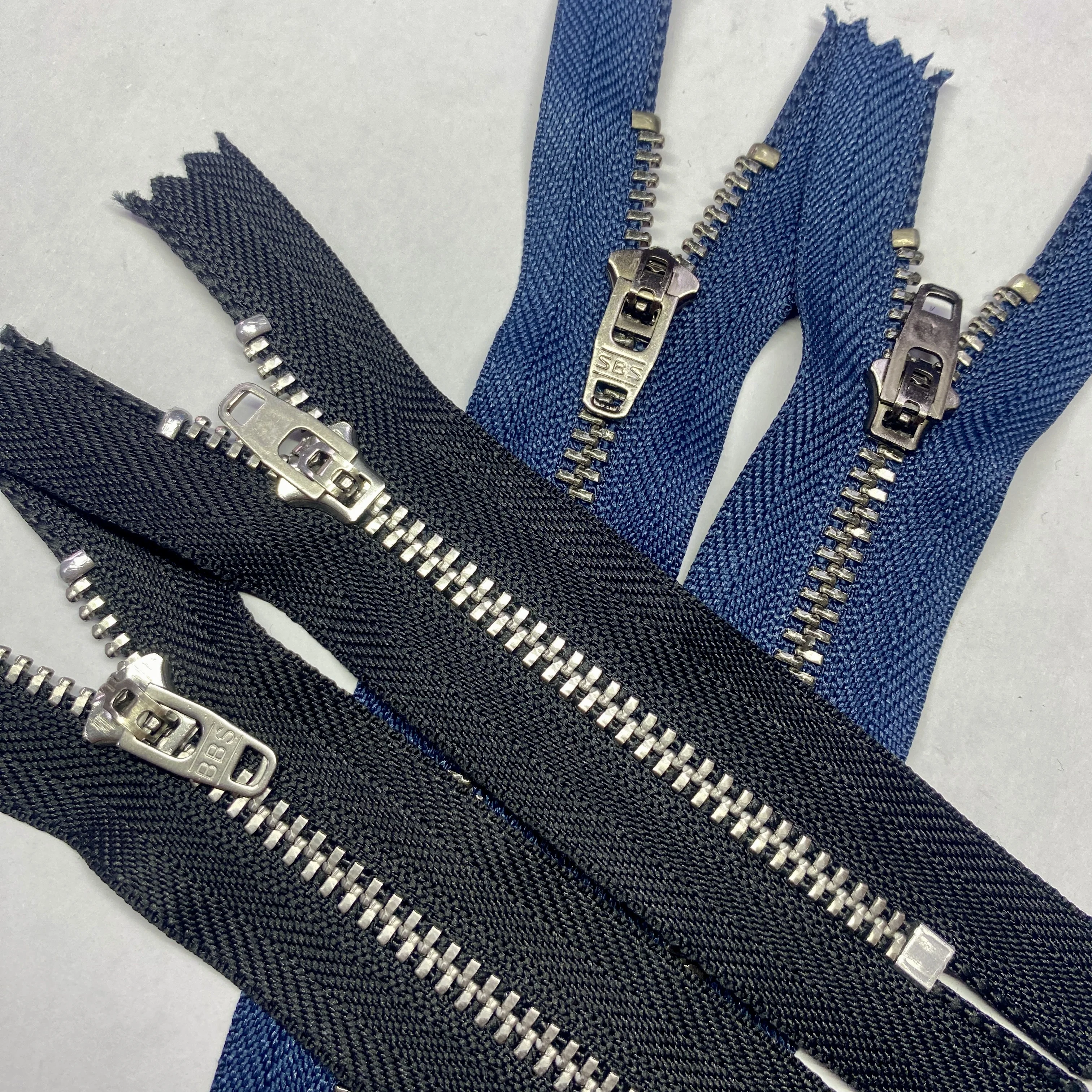 3# 4# Ss Zip Semi Auto Lock Jeans Zippers Antique Silver Zipper Close End with Yg Slider Metal for Pants Clothes Stainless Steel