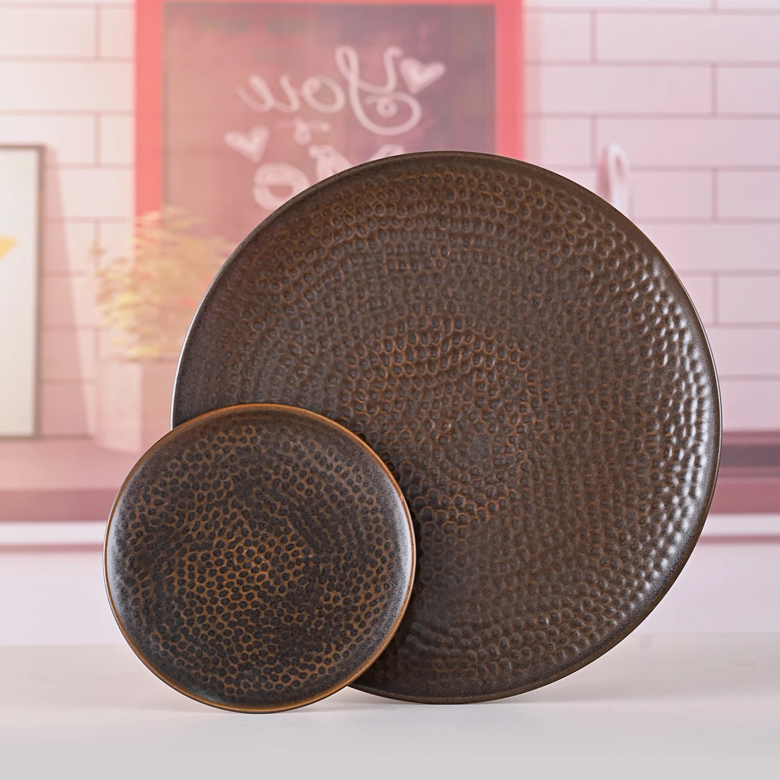 Matte Debossed Round Meteor Crater Design Lunar Surface Effect Reactive Metal Copper Hotel Dinner Plate Restaurant Dessert Plate