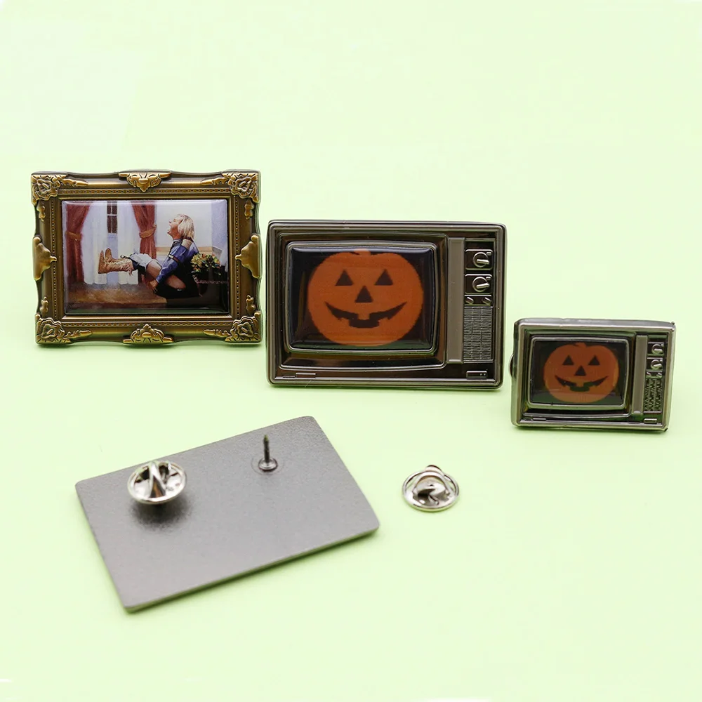 Custom epoxy 3d lenticular television lapel pin badge metal black nickel plated enamel customizable pin