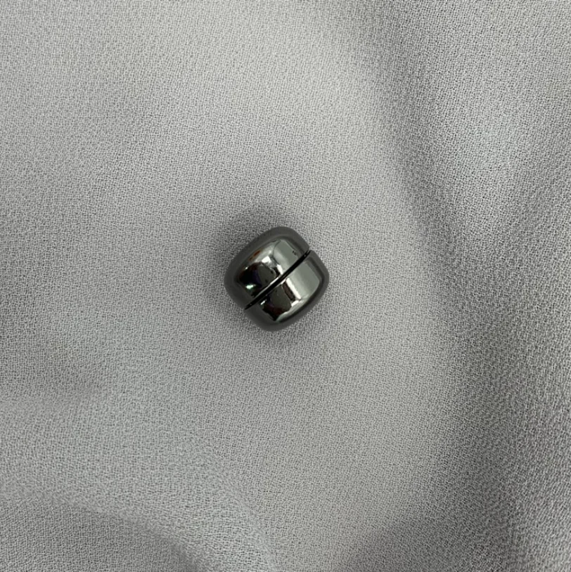 New Design Small Round Magnetic Pin Women Brooch Silver Hijab Jewelry Brooches Women Luxury Magnet Brooch Set in Malaysia