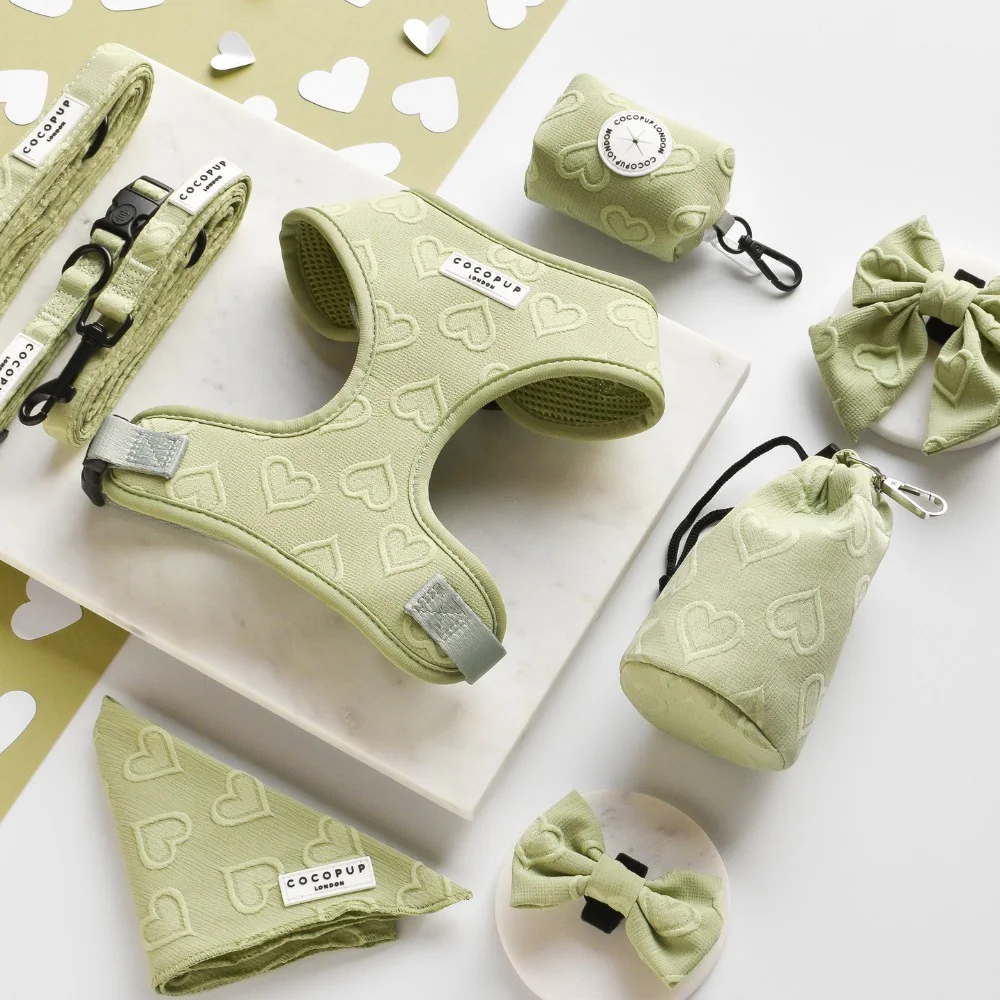 Custom Luxury Puppy Leash Collar Adjustable Pet Poop Bag Bandana Breathable Neoprene pink furry Dog Harness Sets