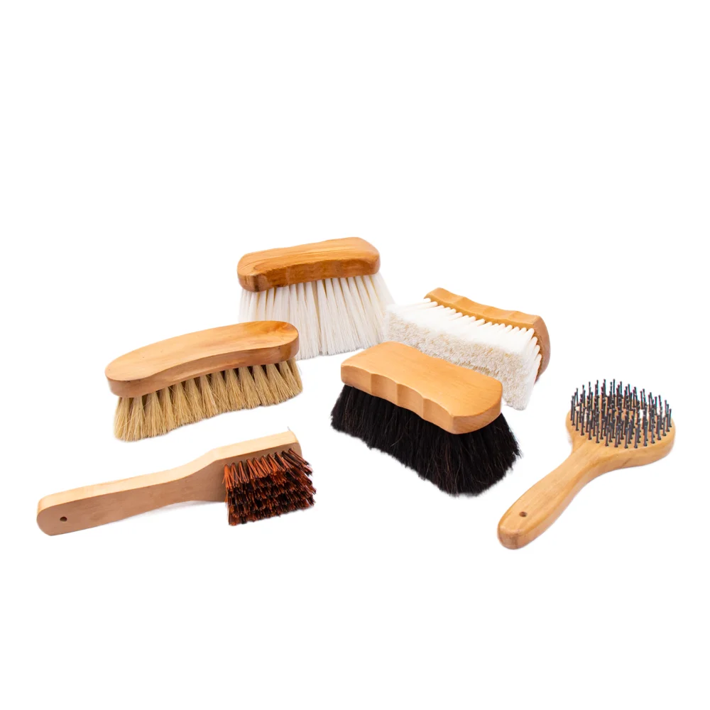 Factory Wholesale Horse Cleaning Brush Equestrian Equipment Natural Bristle Horse Grooming Brush with Wooden Handle