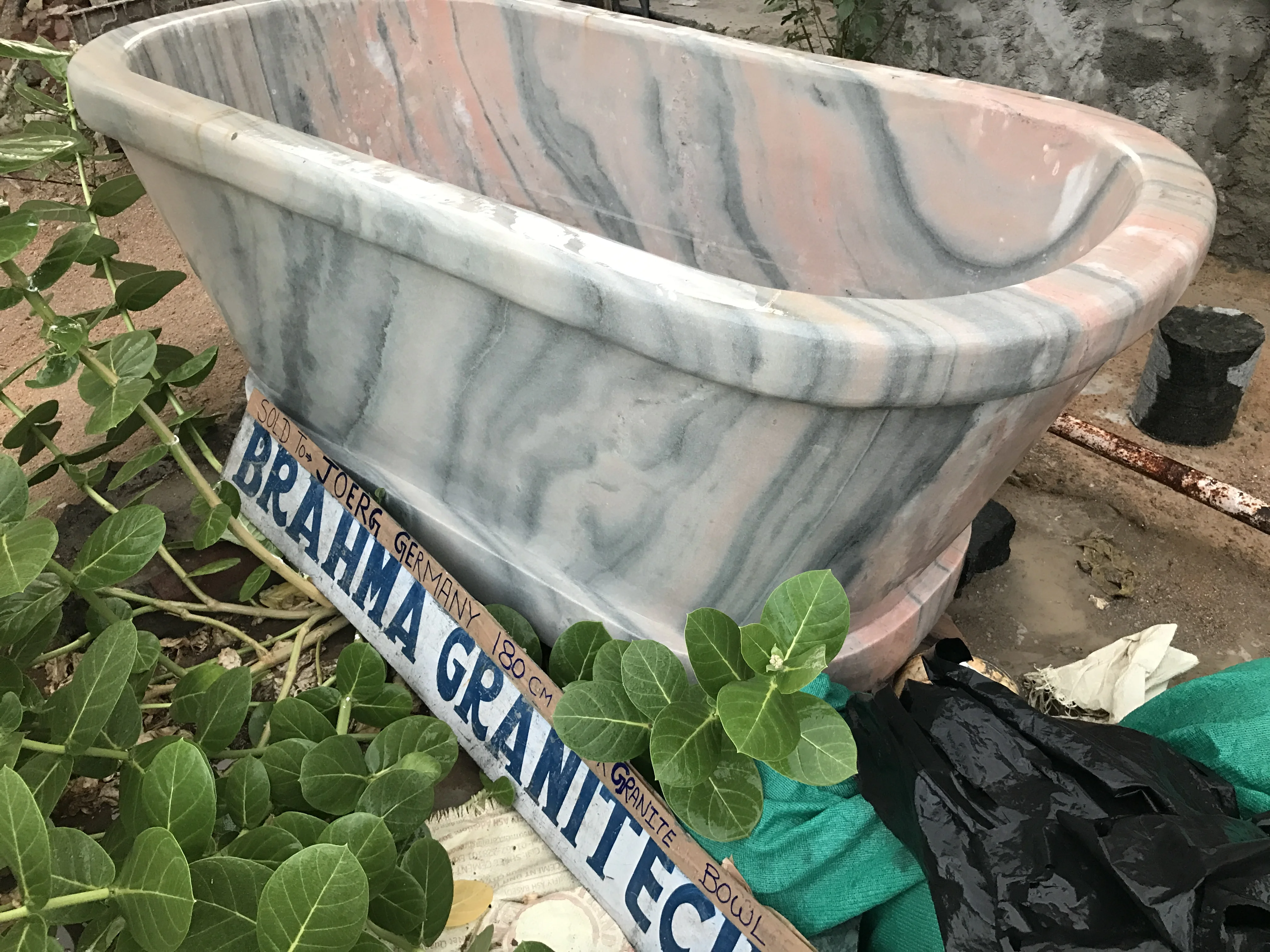 Carrara White Marble Stone Bathtub Bathroom and Free Standing Solid White Marble Round Stone Bathtub with Good Price