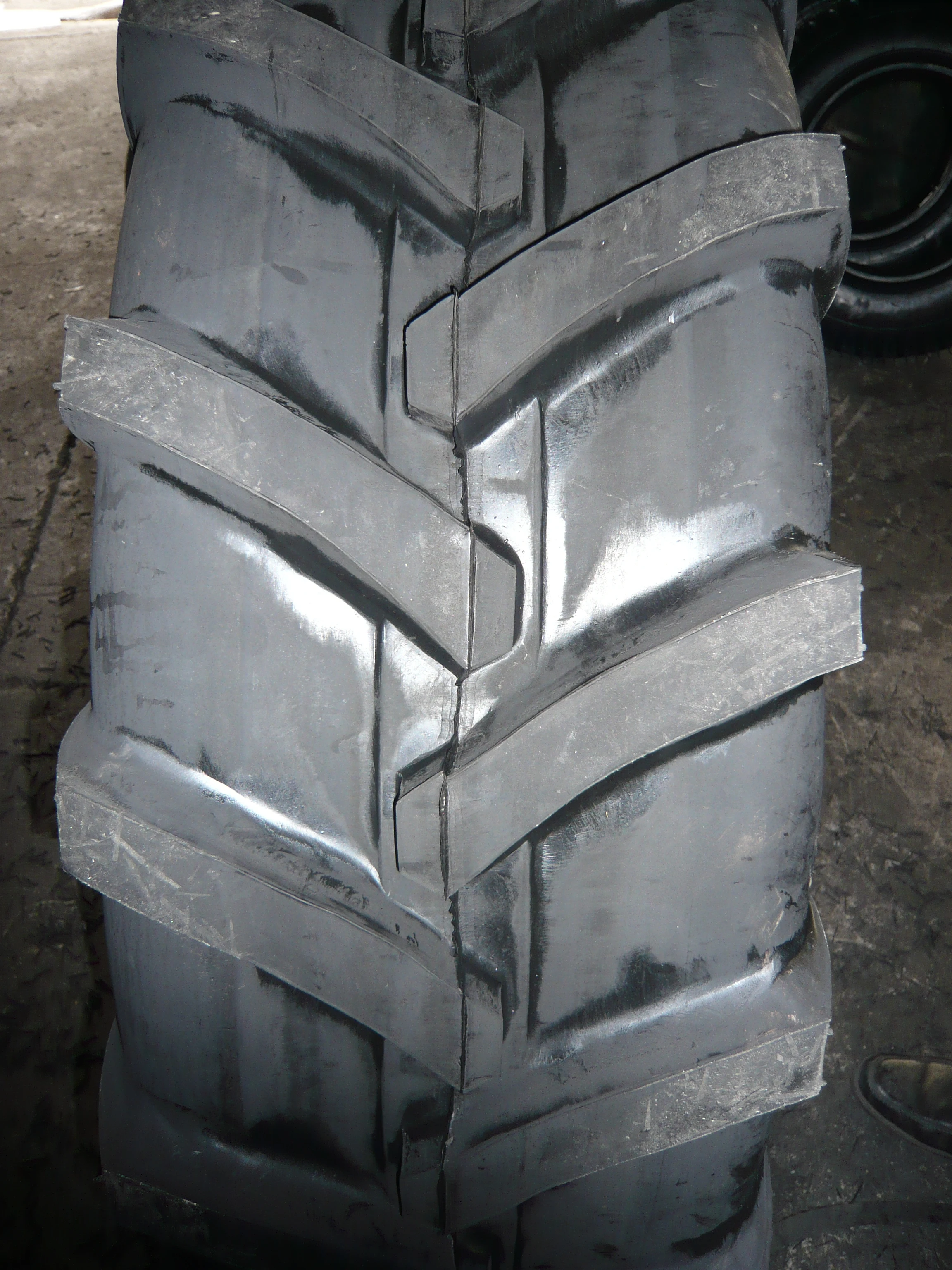 Welcome to see the tire 12.4-24 farm tractor agriculture tractor tires  cheap tractor tires