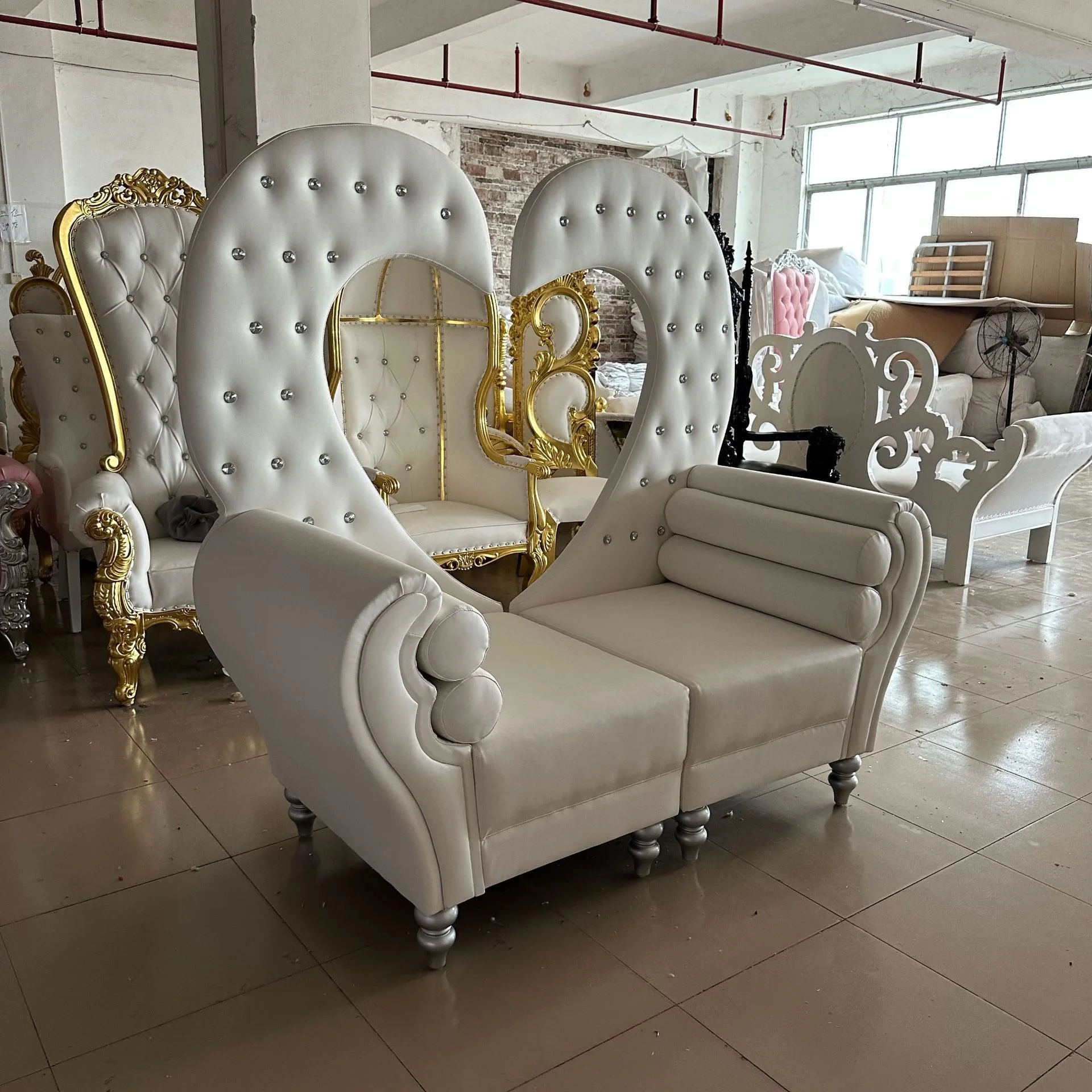 Luxury Princess Prince King Queen Swan Shape Backrest Heart Shaped White Double Loveseat Wedding Throne Chair