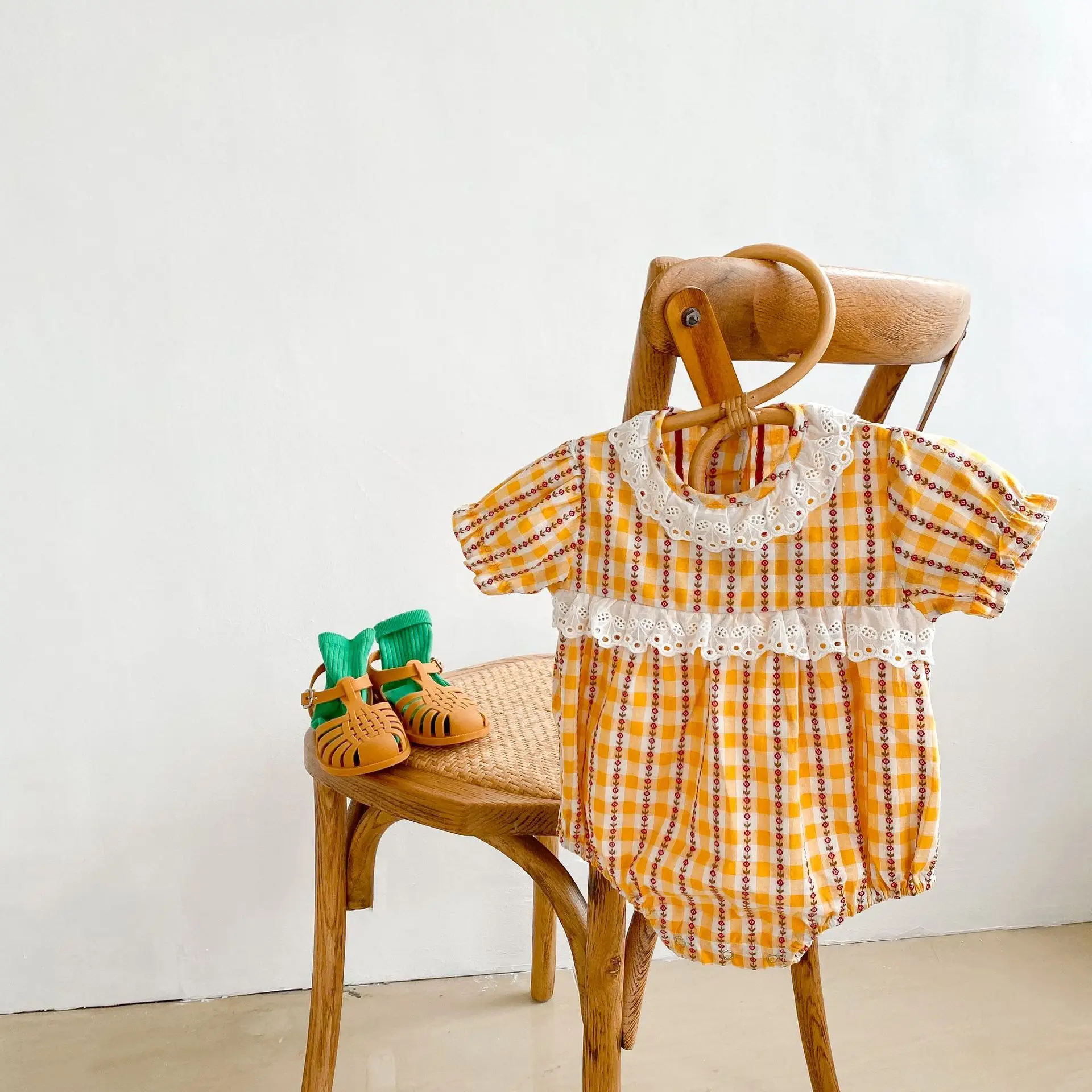 Summer new baby girl baby girl small floral lace collar short-sleeved romper jumpsuit factory wholesale