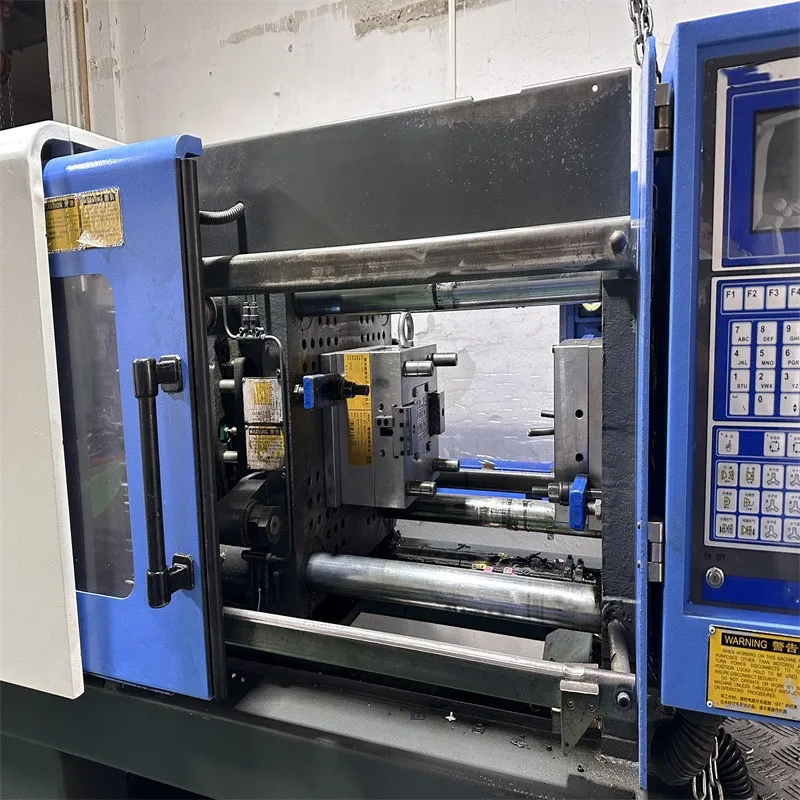 MA90T Wholesale Price Manufacturer Price Pet Blow Molding Bottle Plastic Cup  Molder Toys Machines Syringe Making Machine