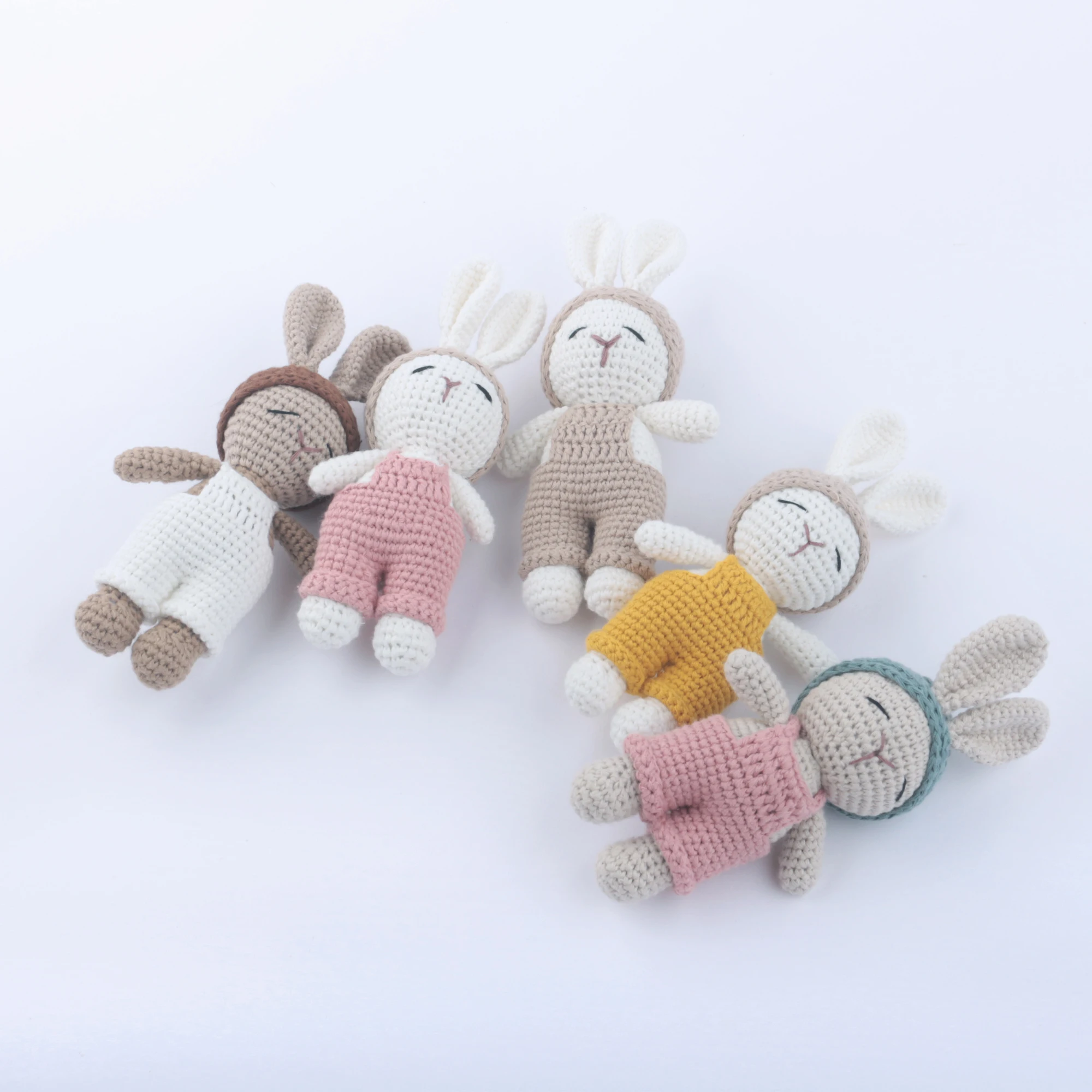 Вязание крючком разноцветные игрушки кролик оптовая продажа детская вязаная 100% ручной работы Детская сумка из ОПП Гуандун унисекс кукла