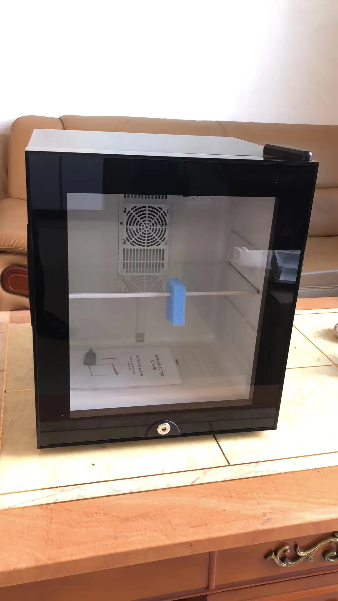 Factory supply potable lockable 40l glass door small refrigerator electric cooling drinks display mini fridge