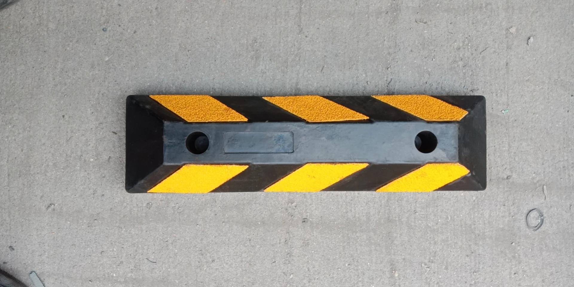 Rubber   Parking Lot Equipment Wheel Chock Wheel Stopper