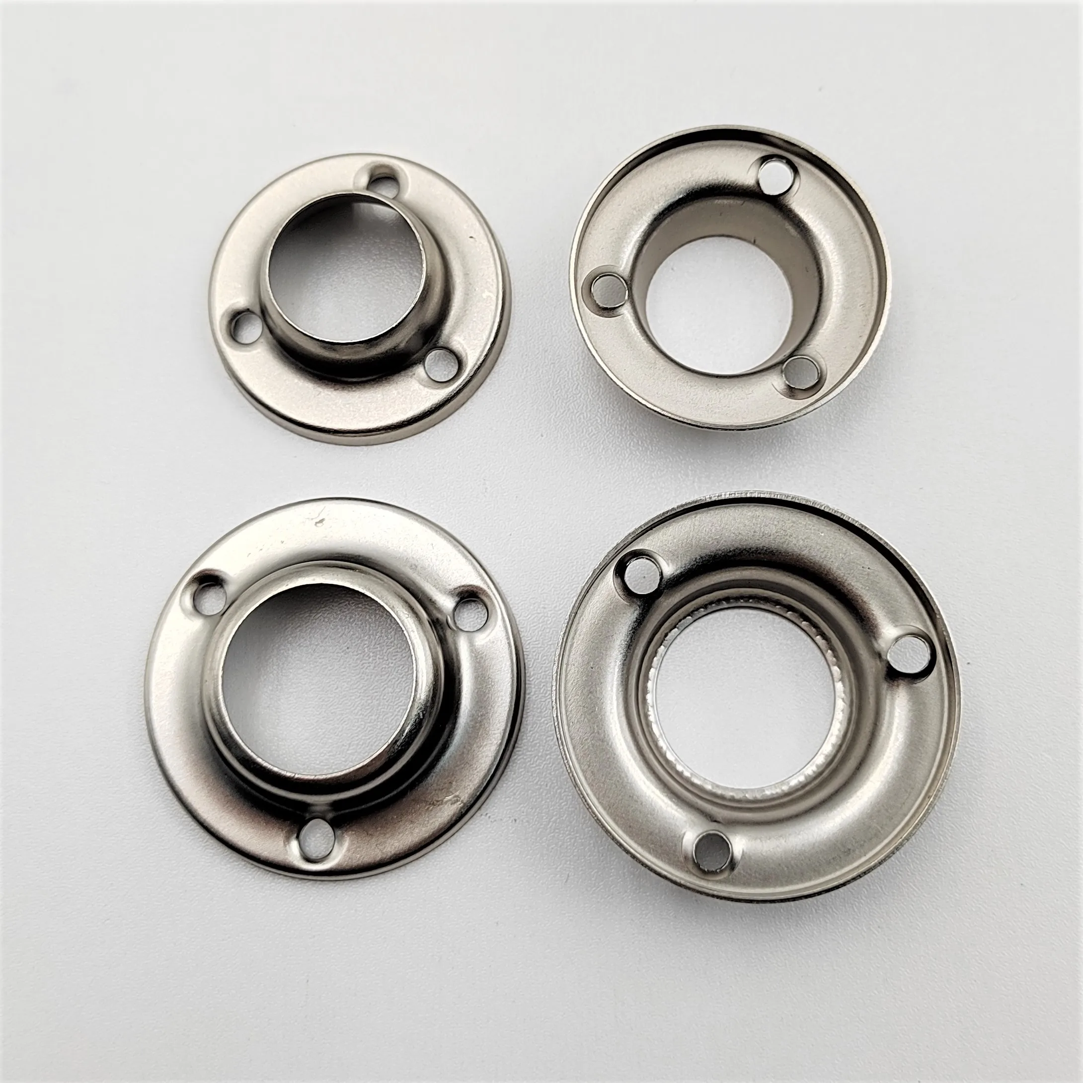 high-quality 19mm Round Type Wardrobe Pipe Flange  Wardrobe Hanger Clamp Furniture Tube Support