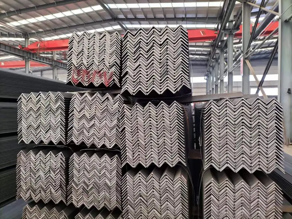 Заводская горячекатаная Низкоуглеродистая Оцинкованная угловая сталь ASTM EN S235JR S355JR A572 GR.50/GR 60/GR 70 A36 SS400 угол углеродистой