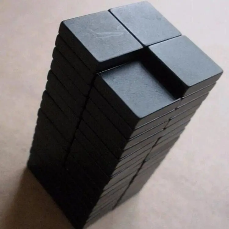 Strong Ferrite Square Magnets for industry use