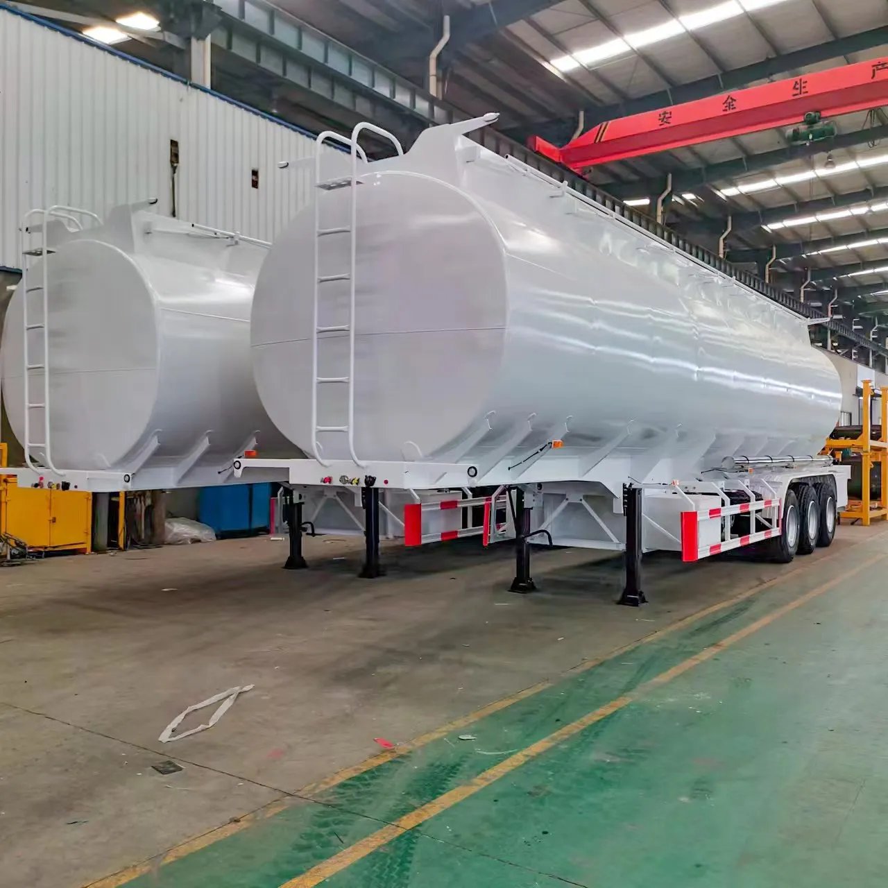 China Factory Heavy Fuel Tanker Trailer Steel Semi-Trailer for Gasoline Delivery Gas Tanks for Semi-Truck Use