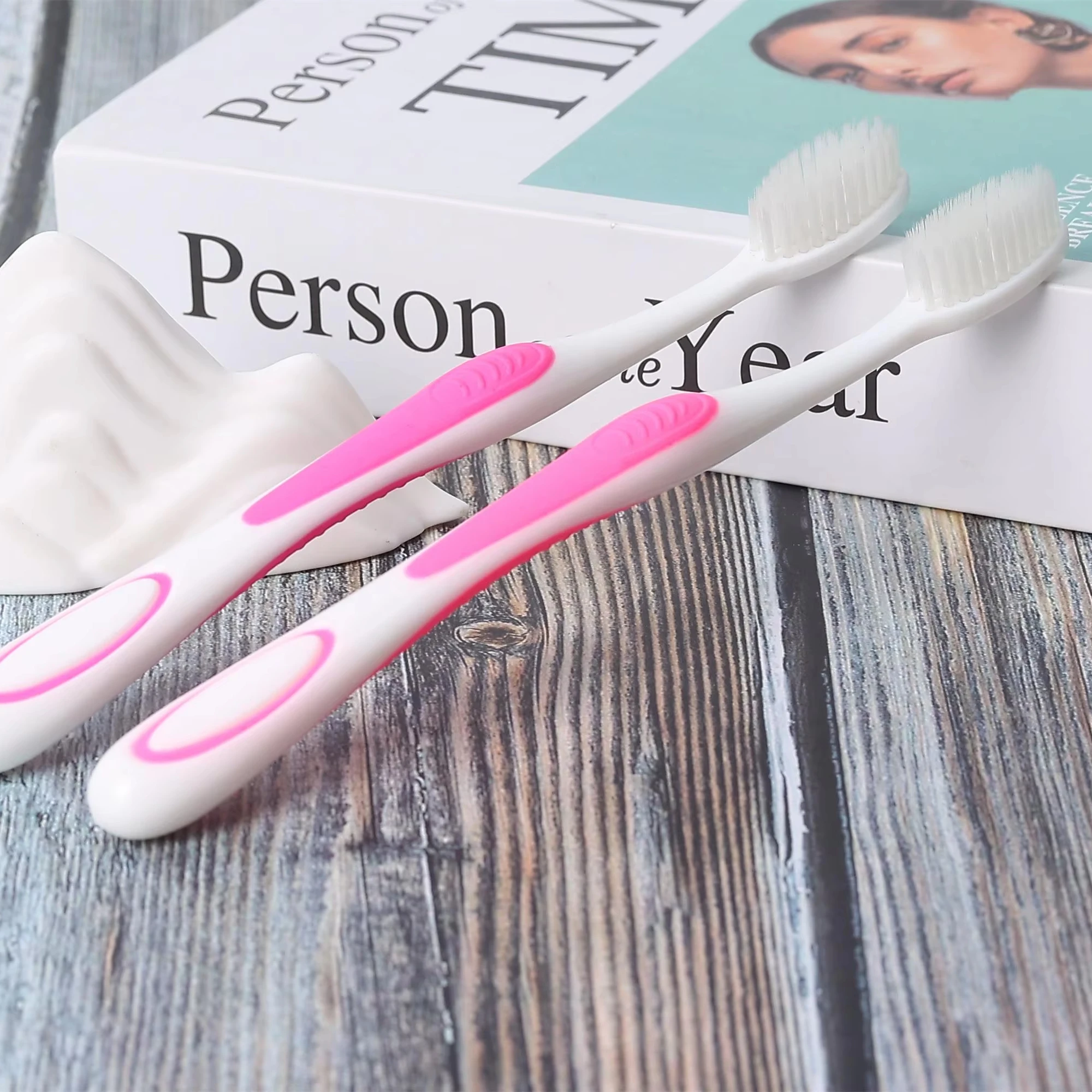 Customized simple and eco-friendly disposable hotel toothbrush for travel toiletries