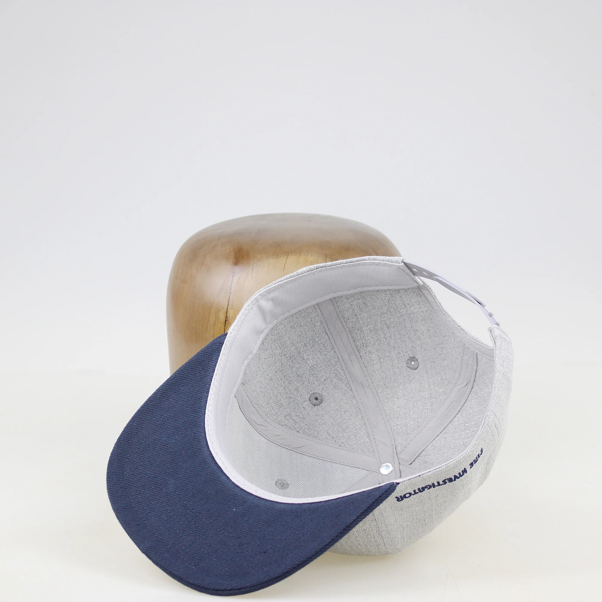 Chinese suppliers  low-cost custom Logo cap flat embroidery snapback cap