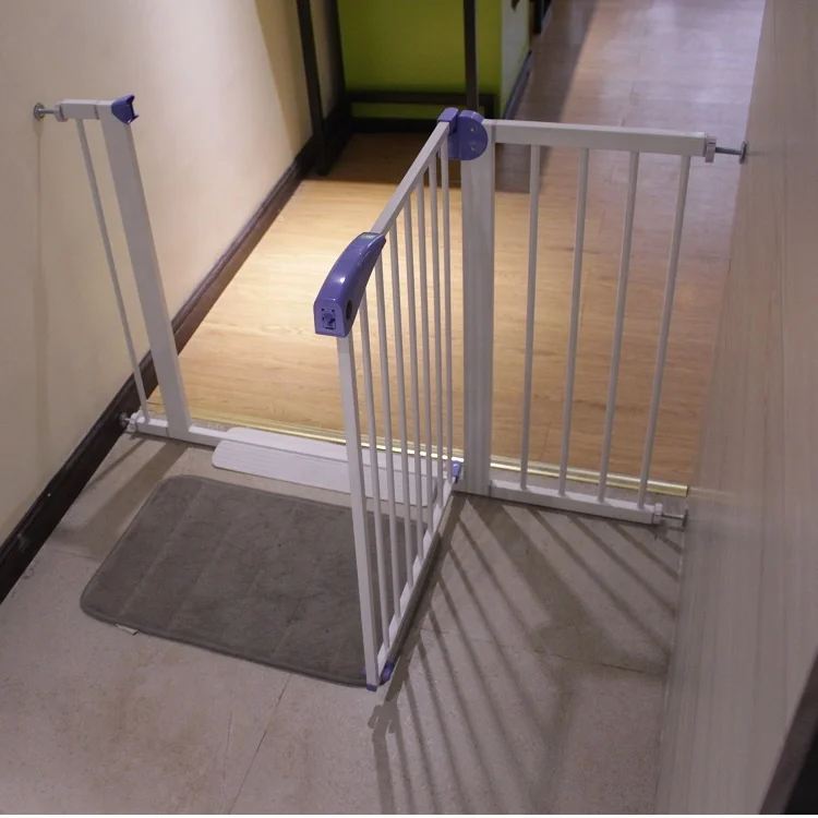 Wholesale Safety Baby Gate Security Door Fence For Kids Safe Doorway Gate Pets Dog Auto Close Baby Safety Fence