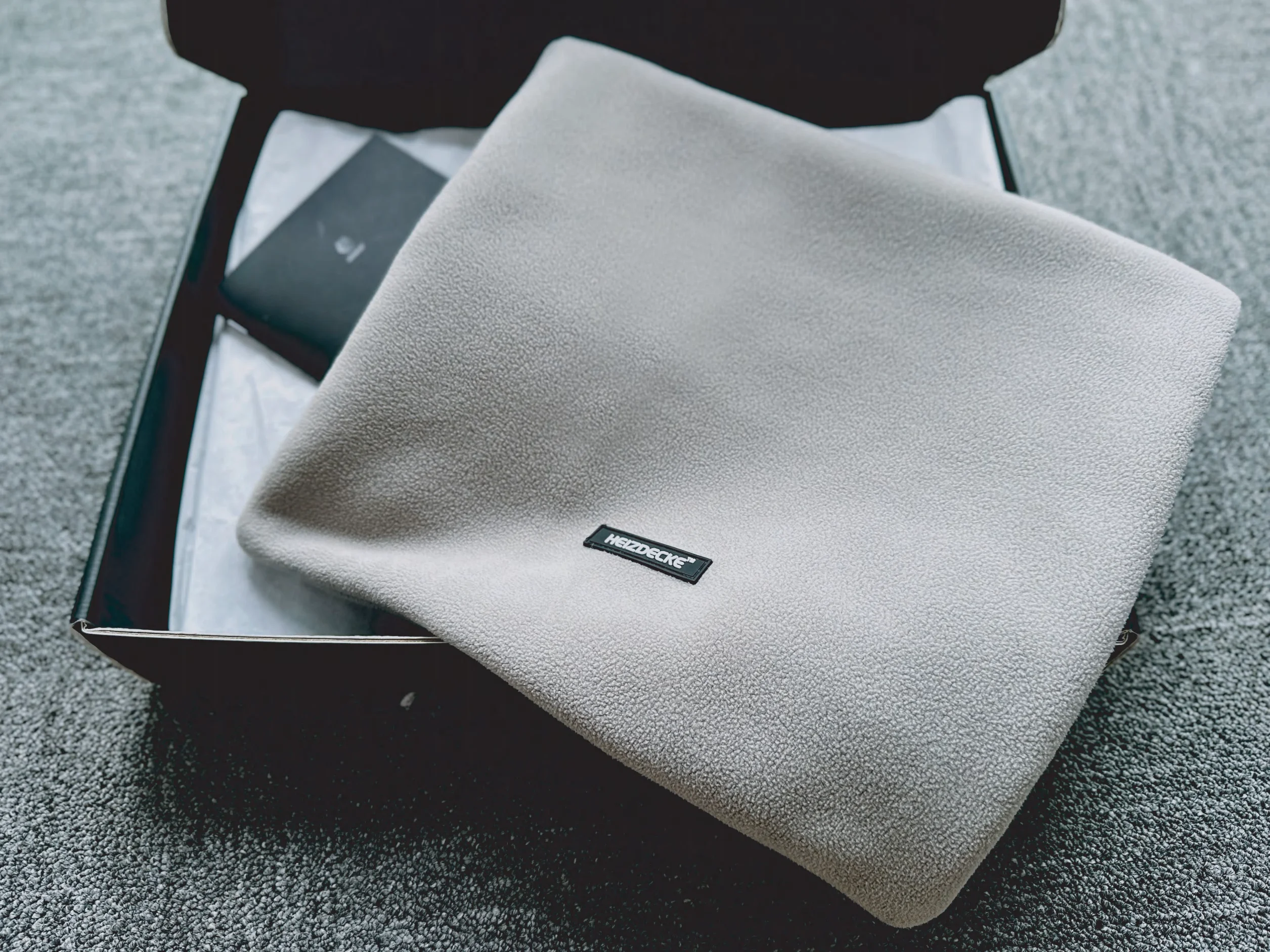 Carbon nanotube technology, portable heating blanket for three seconds, soft and comfortable