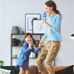 Portable Wireless Karaoke Microphone with Speaker Kids Handheld Karaoke Player for Home Party Music Singing Playing