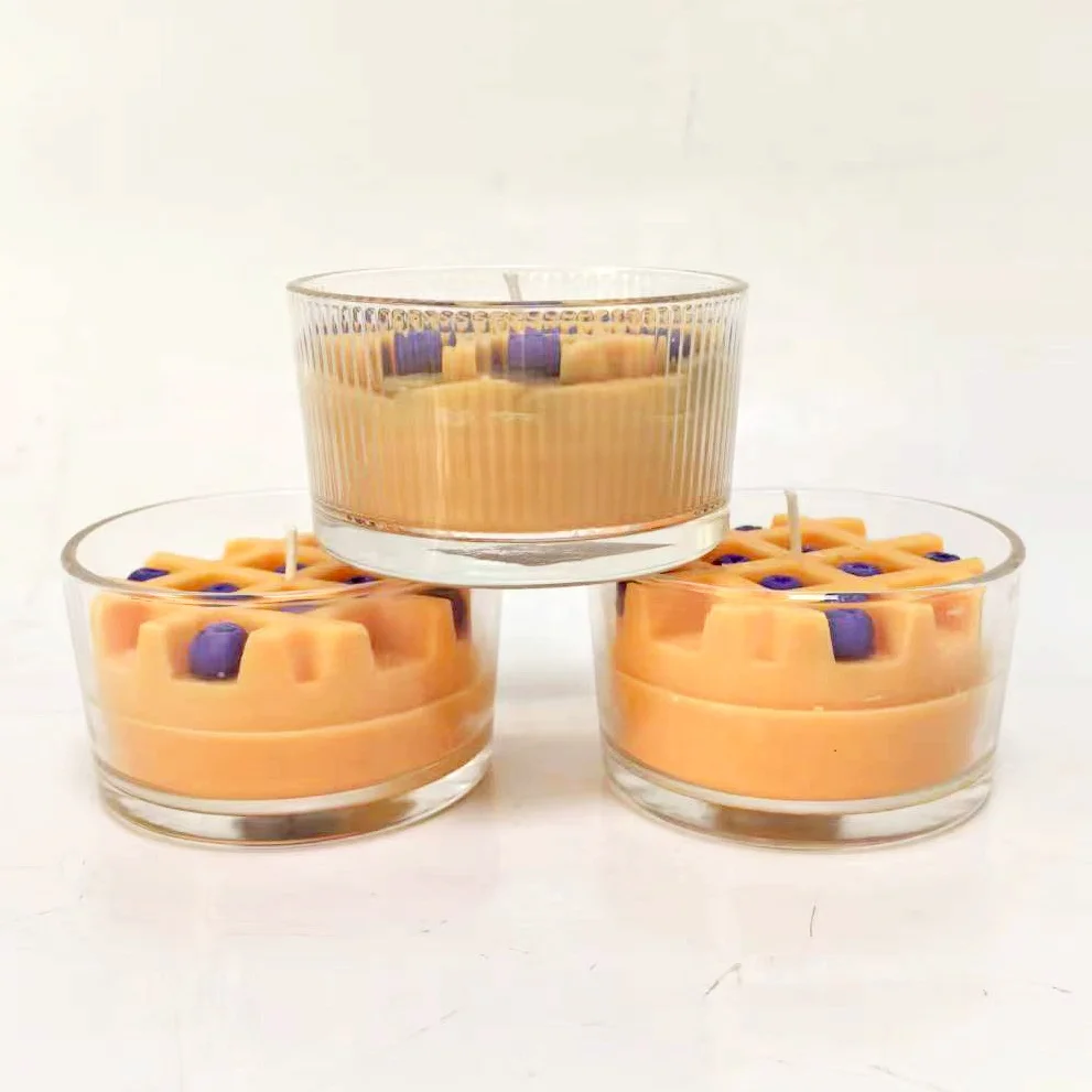 Customized Handmade Scented Aromatic Soy Vegetable Wax Candles Unique Blueberry Waffle Cake Shape Hand Poured Candle