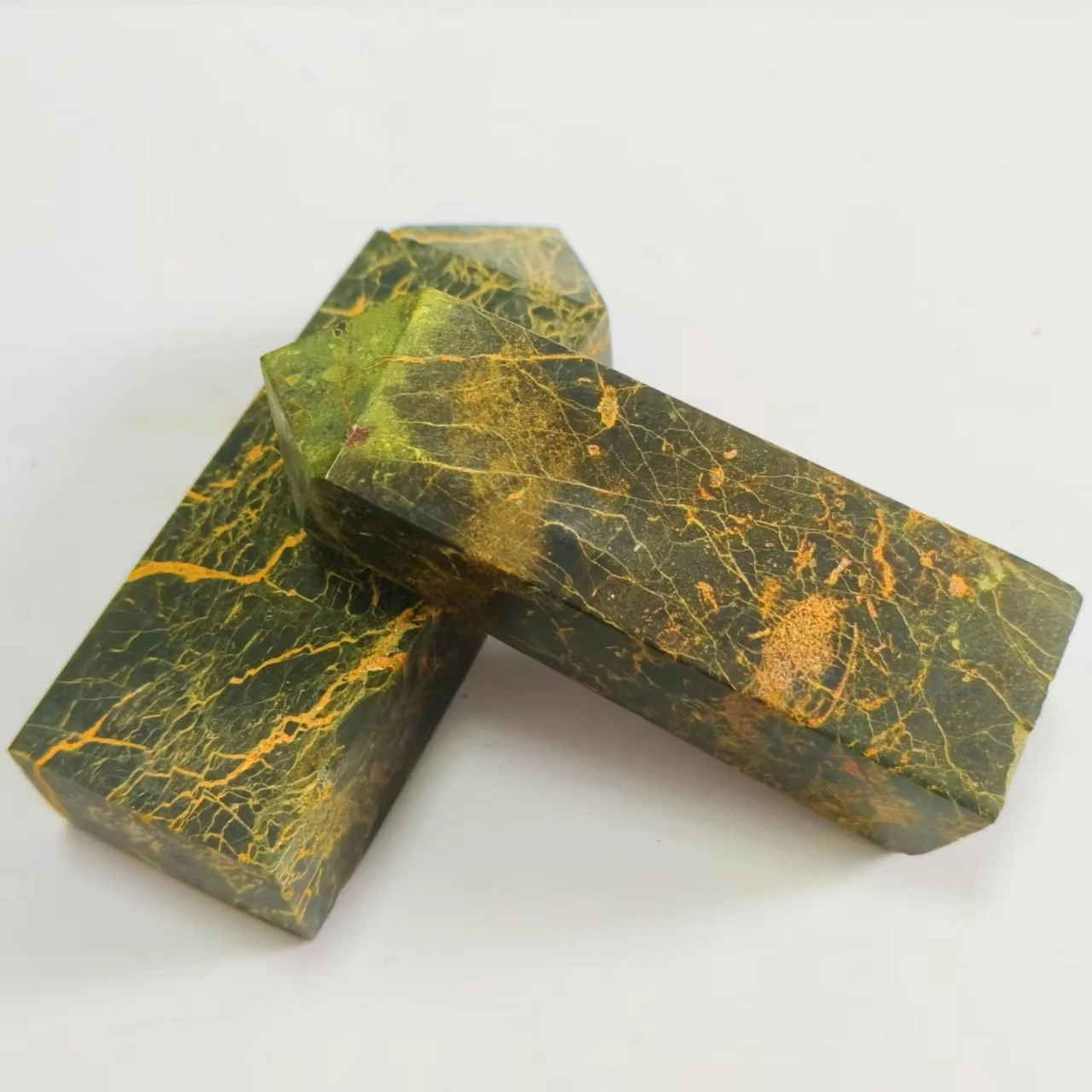 Wholesale Natural Crystal Point Realgar Ore Tower Healing Crystal Wand For Fengshui Decoration