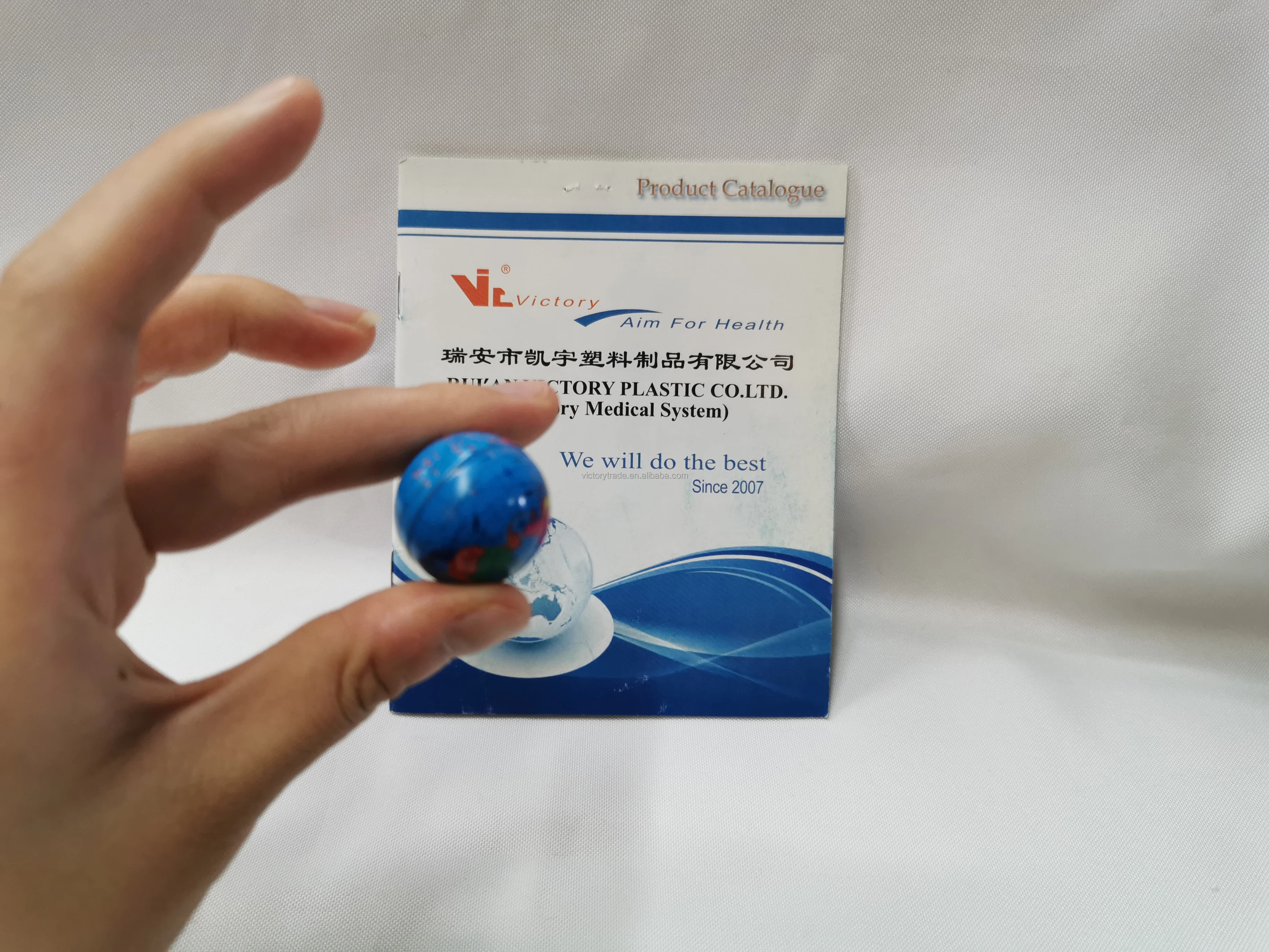 V-PCH06 Promotional Desktop Ornament Globe Shape Magnetic Paperclip Holder For School Office