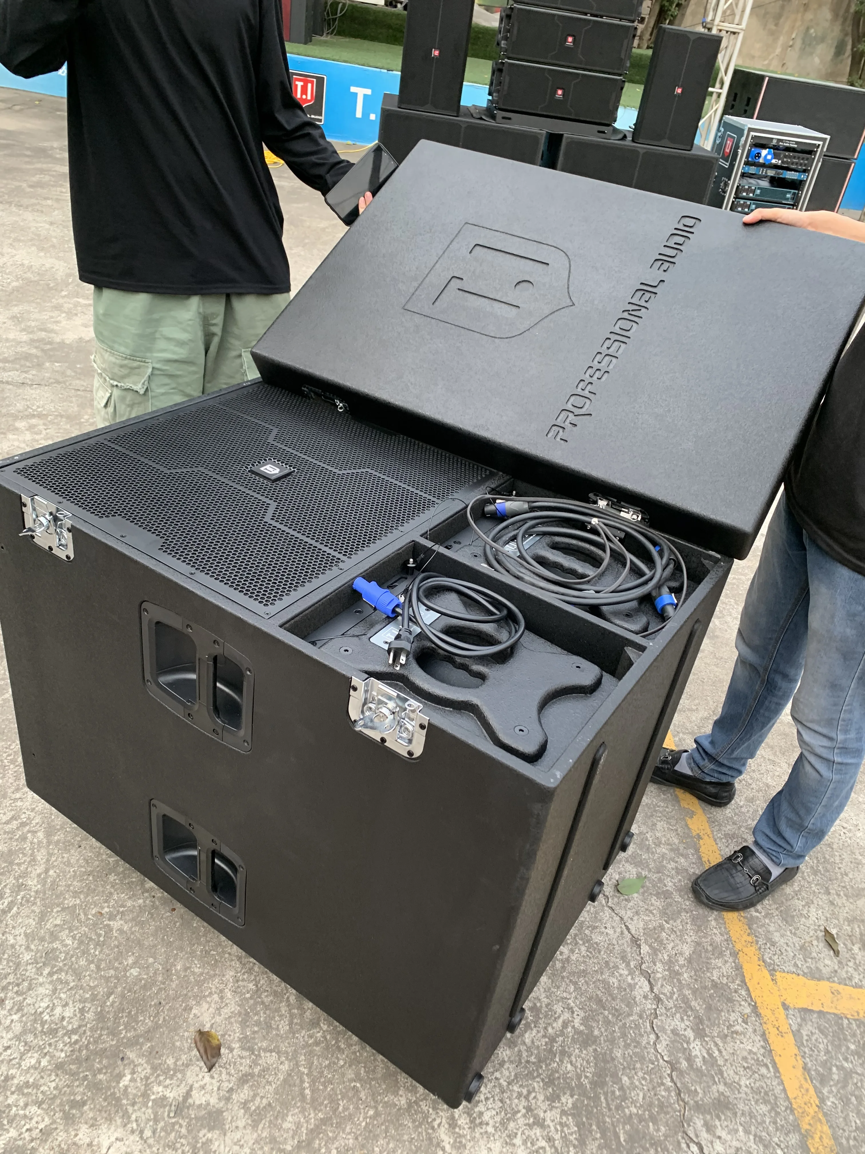 1600 Watts high powerful stage sound equipment single 18 inch waterproof active line array subwoofer sub-bass speaker