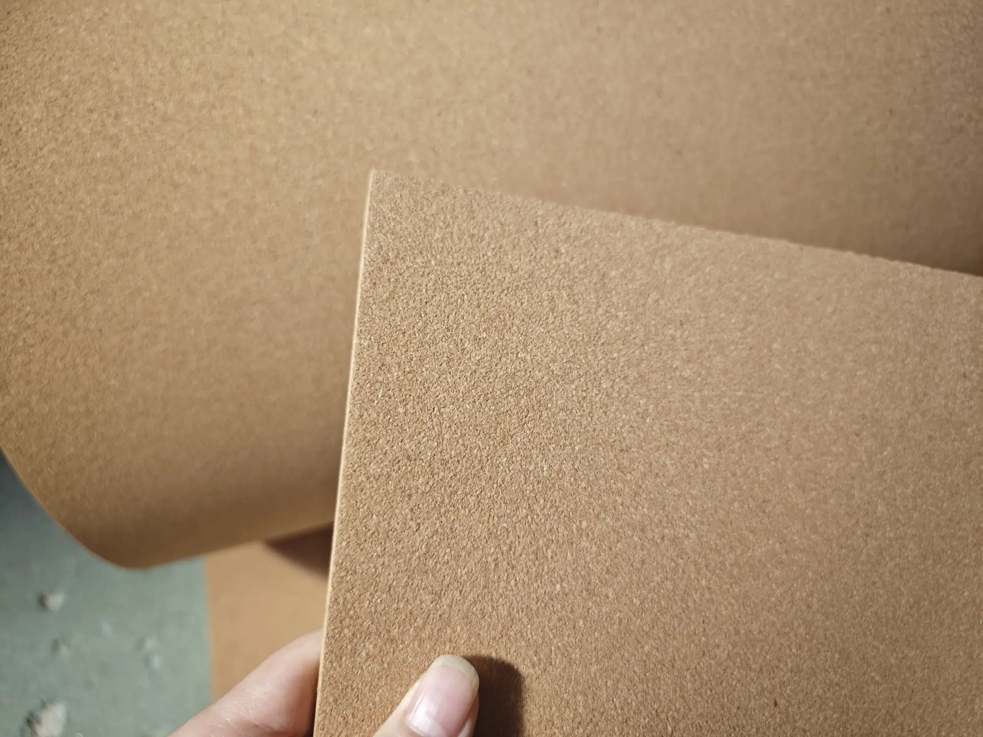 Supplier Offers Fireproof and Heat-Insulating Cork Underlayment Rolls Home Decor Wood Flooring Cushion