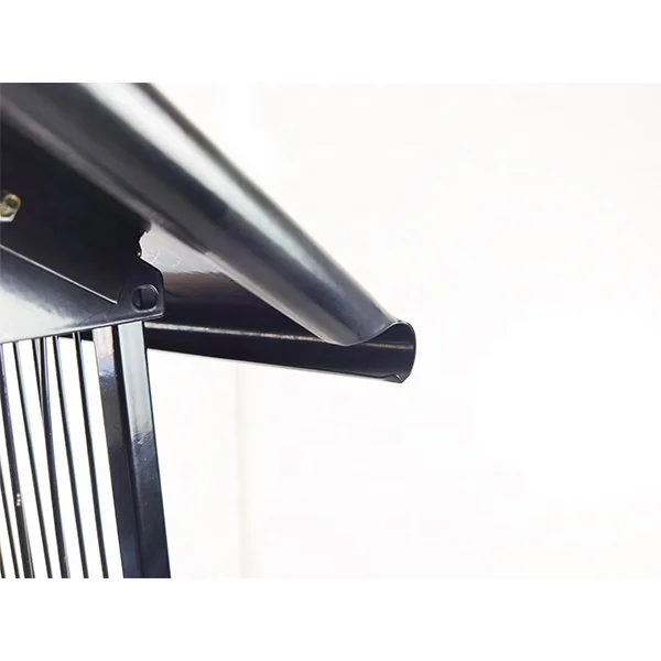 Metal bird cages with drinking water tanks can be used indoors and outdoors