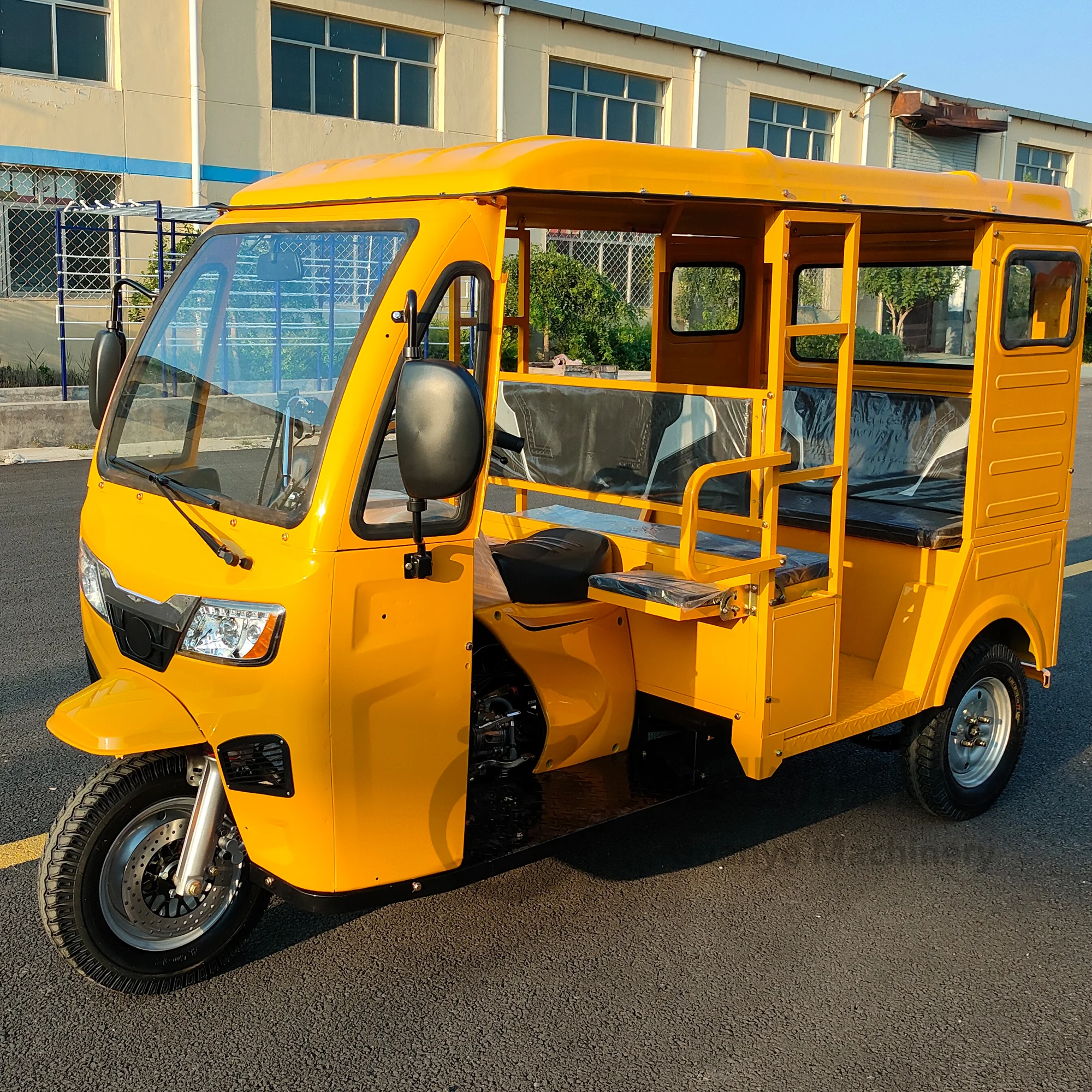 2024 cheap solar Motorized/Electric tricycle OEM three-wheeled motorcycles Wholesale Tricycle 200cc Gasoline pedicab Tuk Tuk