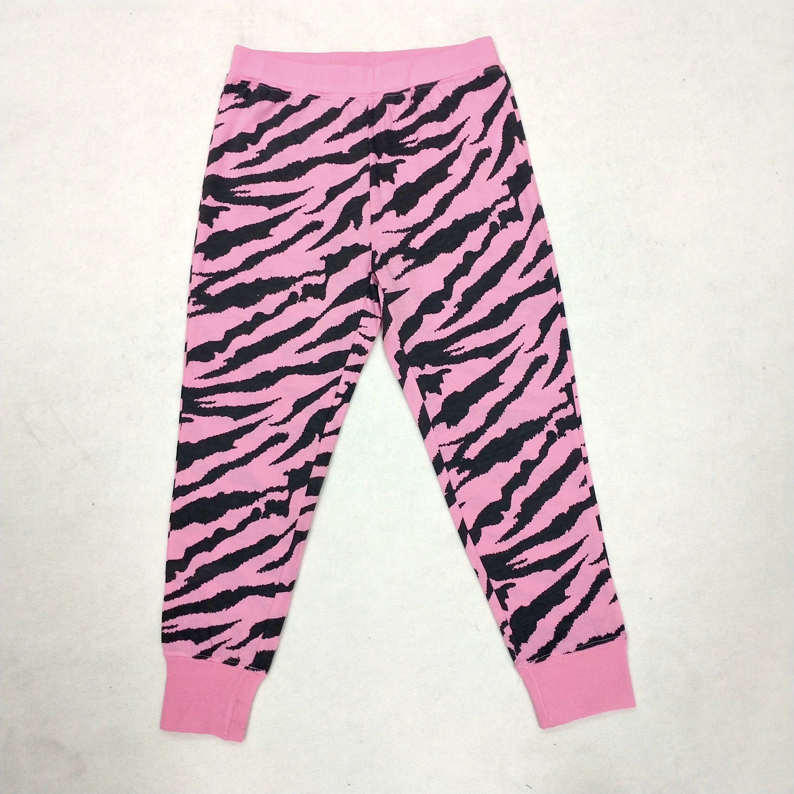 
Hot Sale 100% combed cotton soft hand feel fabric Children Pajamas girls sleepwear set with soft animal print spring and autumn 