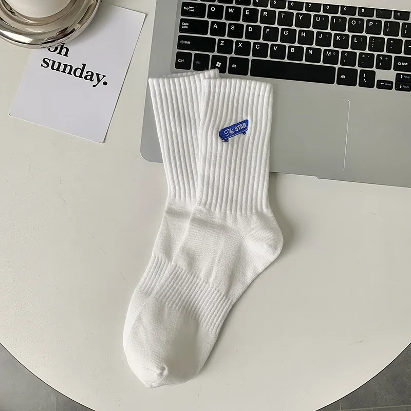 Jingwen wholesale customized high quality cotton material solid color sweat-absorbent embroidered men socks