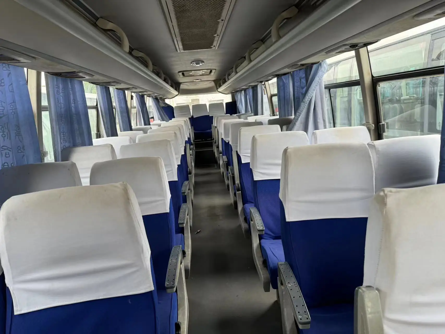 Recommended Kinglong Used 47 Passnger Bus Model XMQ6101 Right Hand Drive Coaches and Buses Autobus Second Hand Bus for Sale