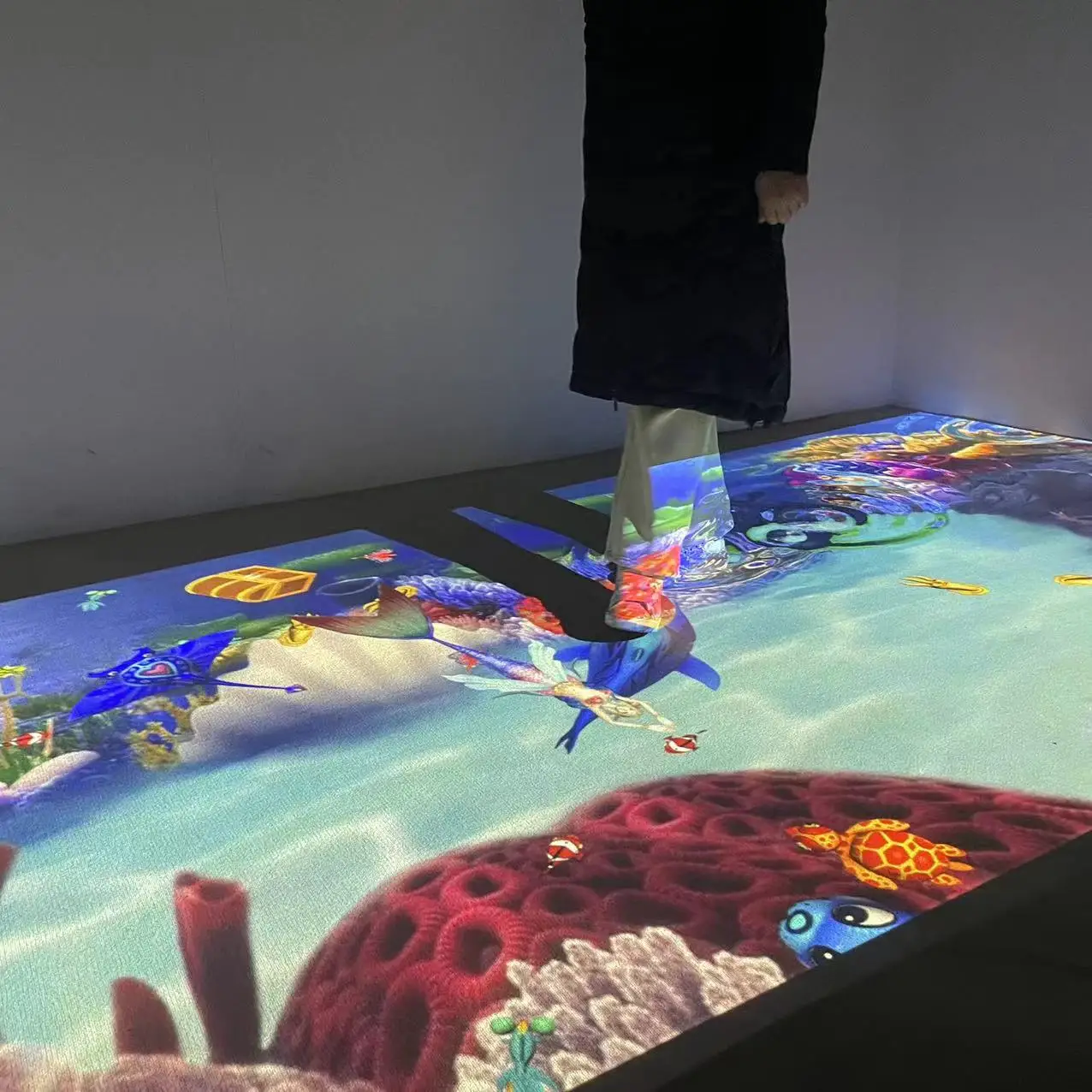 OEM Factory Alibaba Stock Price With interactive floor Video Display Function