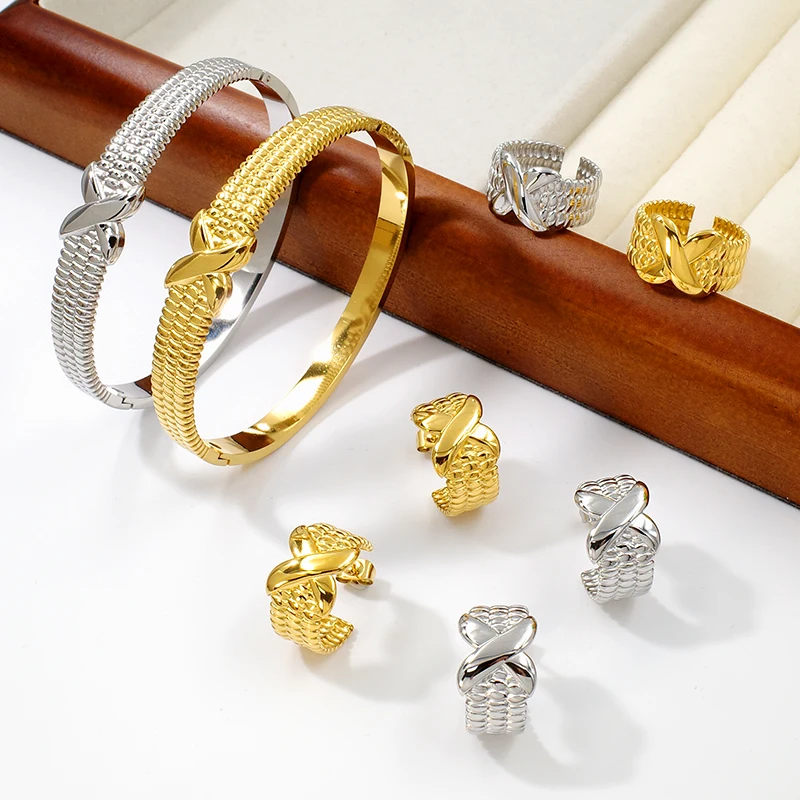 Роскошные дизайнерские ювелирные изделия из нержавеющей стали оптом 18K позолоченный водонепроницаемый браслет с буквой X набор для женщин