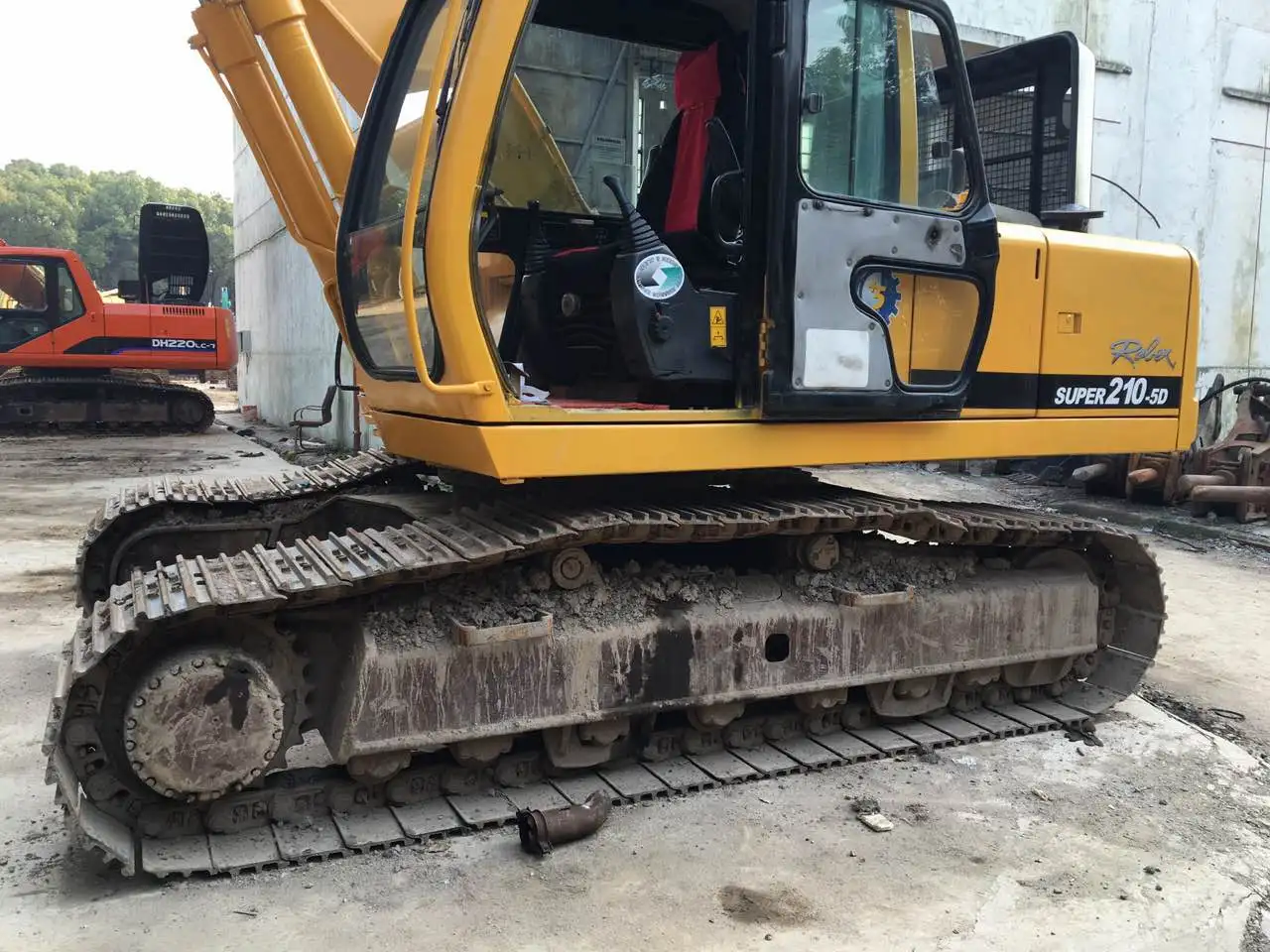 Most popular Modern Excavators Used Hyundai 210-5D excavators at cheap prices for sale