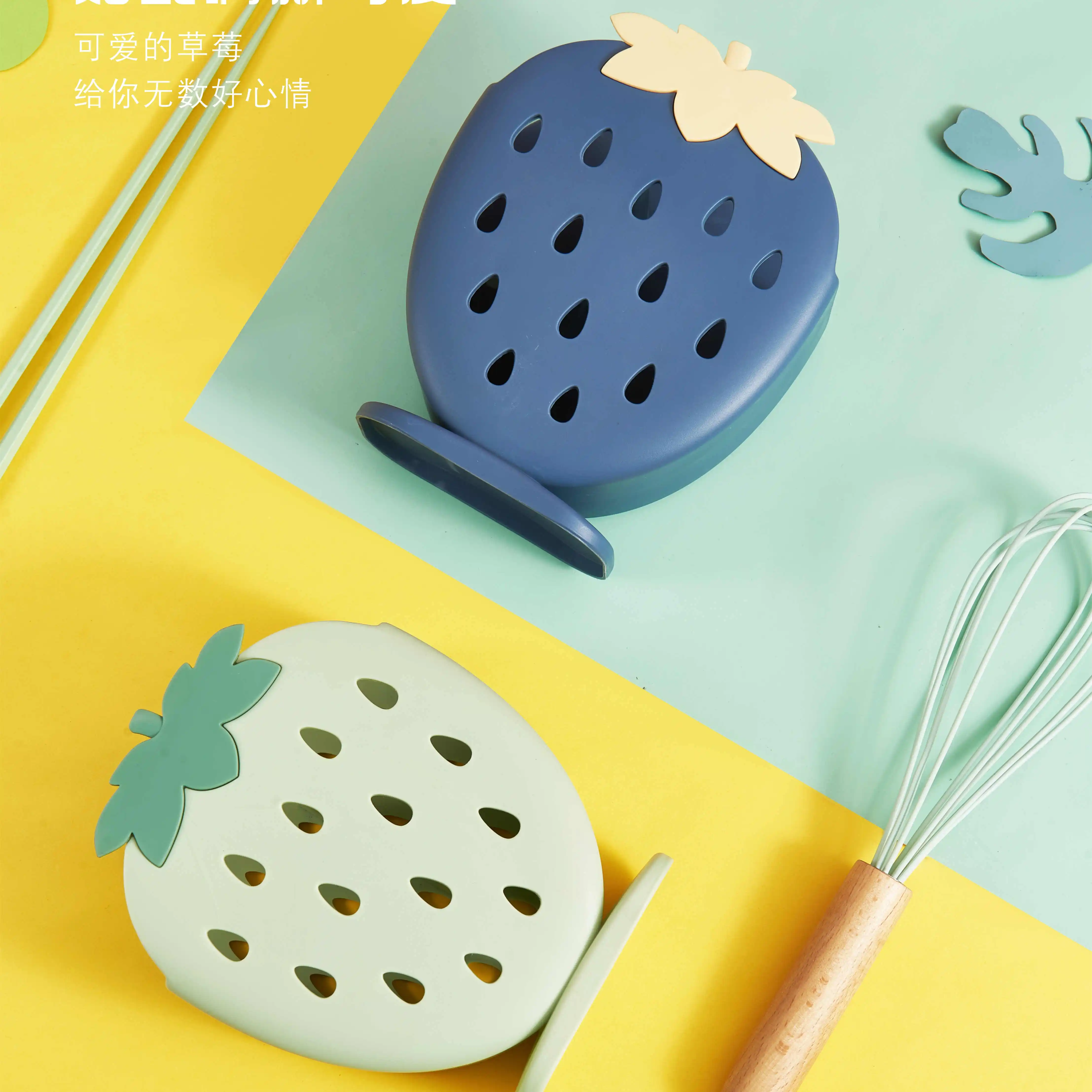 Strawberry shape kitchenware kitchen utensils chopsticks plastic cutlery spoon holder box cage rack storage box