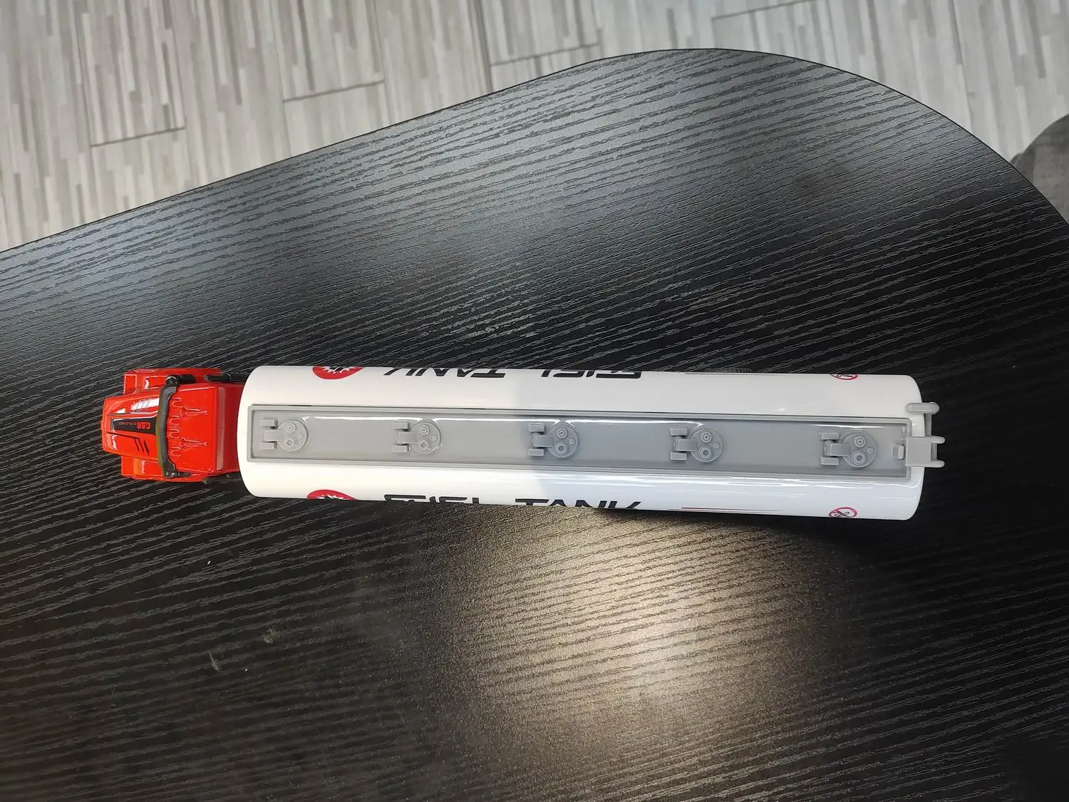 Hot selling OEM design 1:50 Die cast oil tank truck model zinc alloy oil tank toys