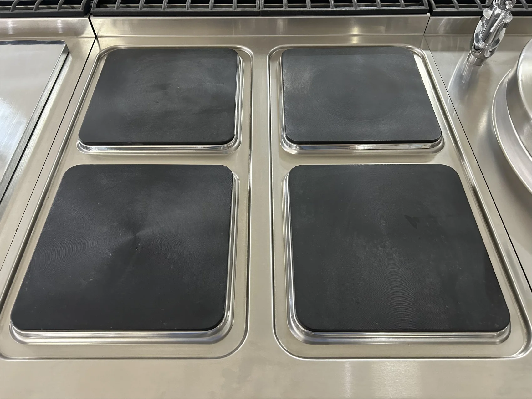 4-Plate Restaurant Kitchen Kitchen Cooking Equipment Durable Electric Stove Stove with Cabinet (Square Plate)